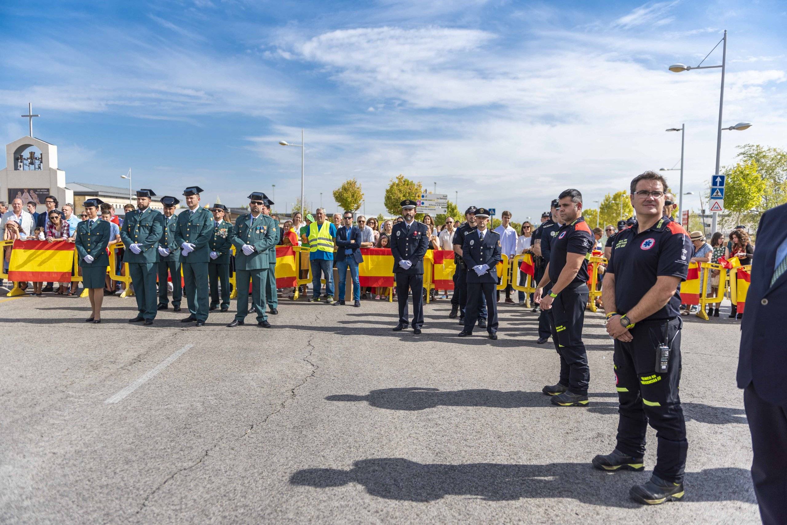 Guardia Civil, Policía Local y miembros del Servicio de Emergencias Sanitarias durante el acto