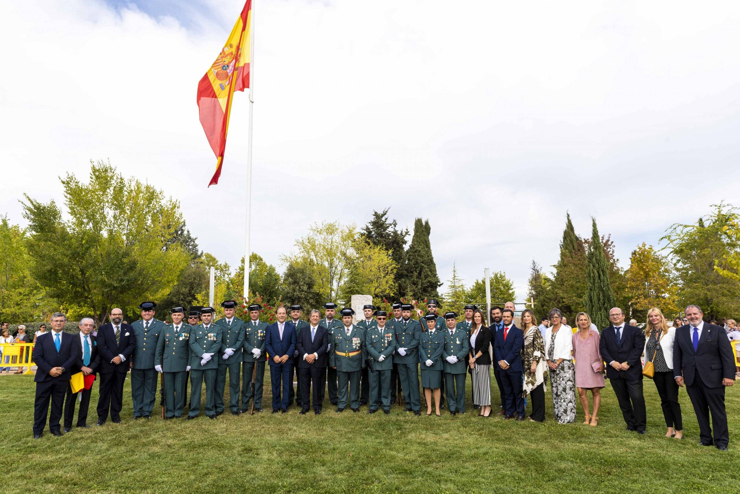 Foto de familia tras el acto