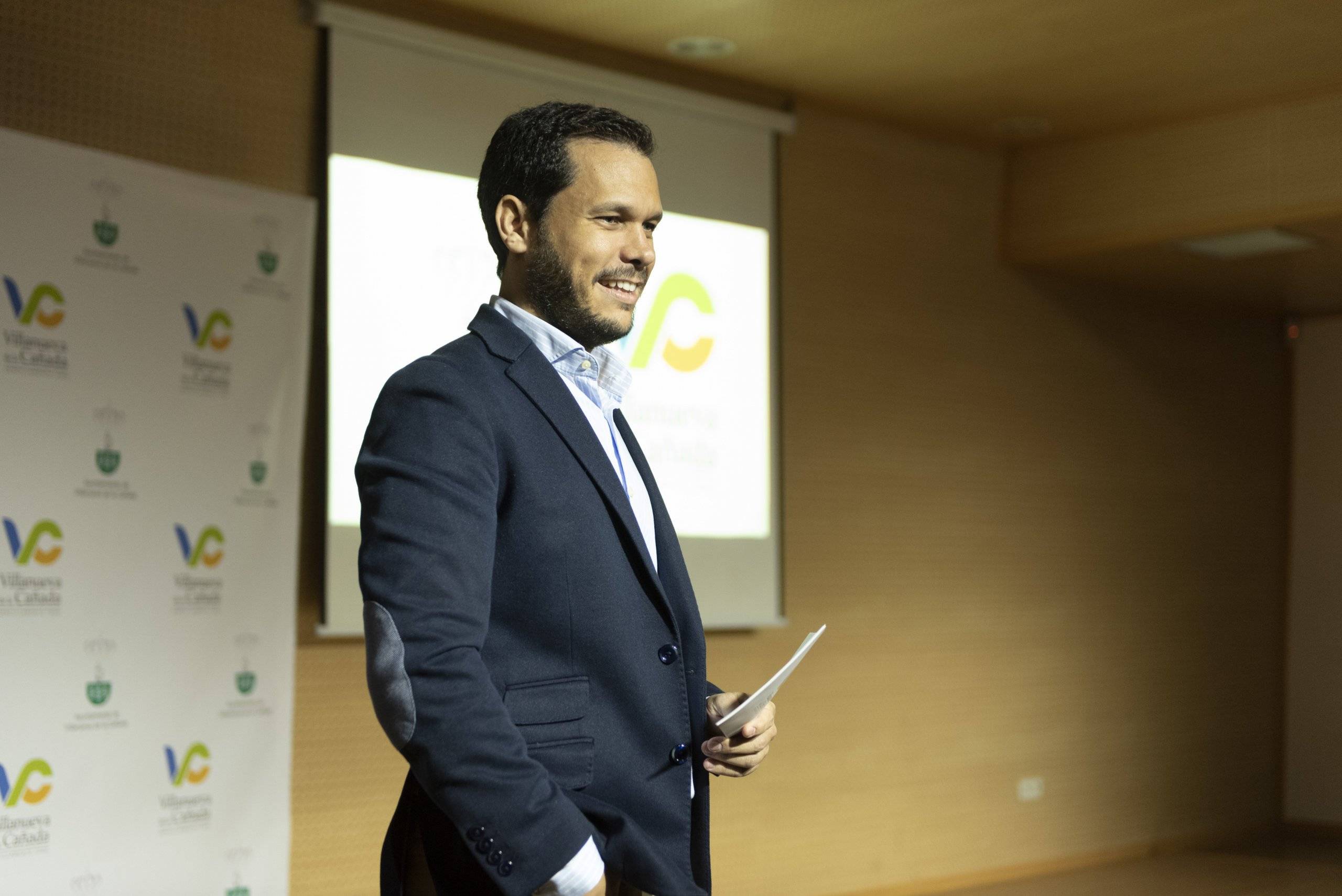 El concejal de Nuevas Tecnologías, José Luis López Serrano, presentando la nueva página web.