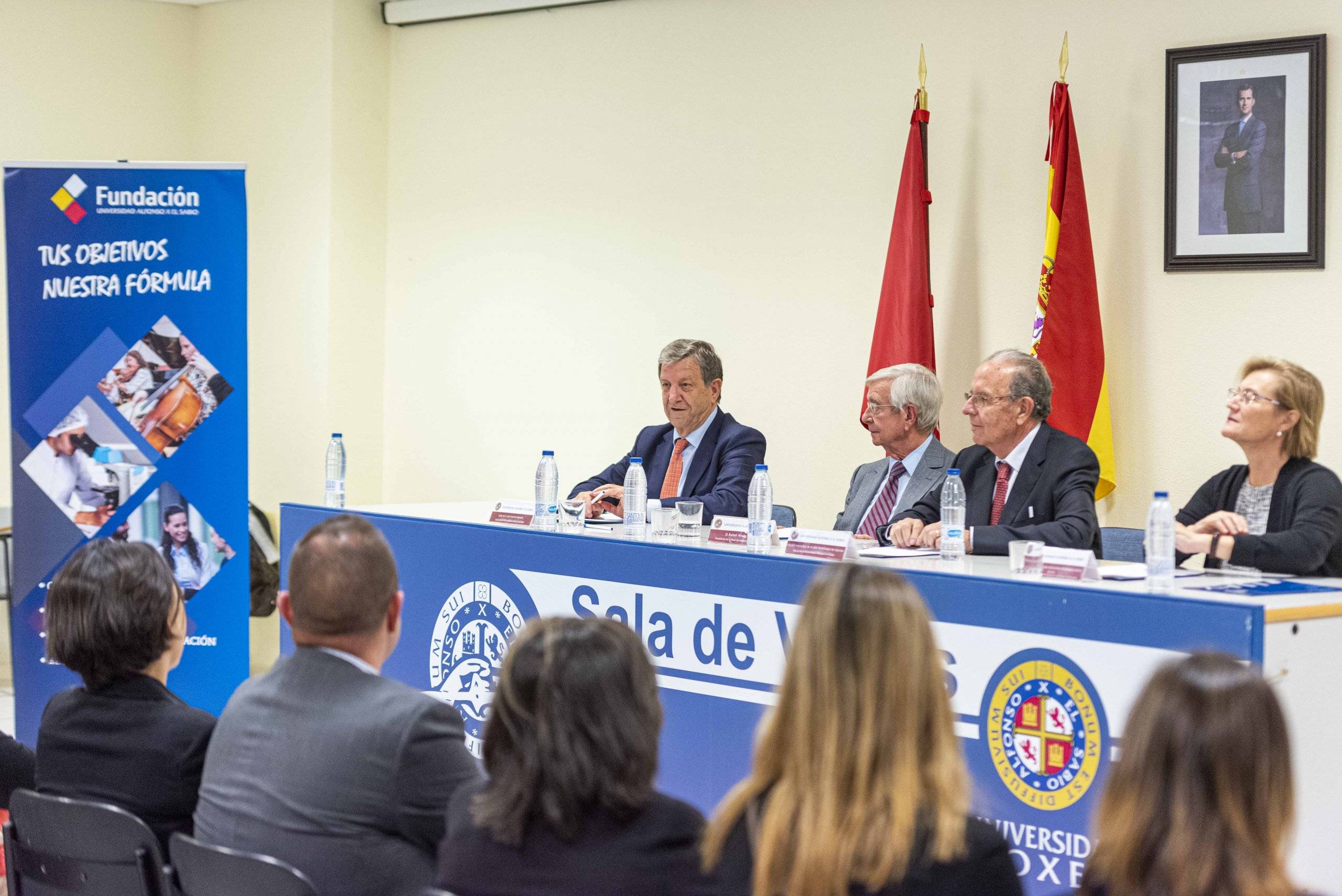 El alcalde, Luis Partida, junto al presidente de la RAG y responsables de la UAX.