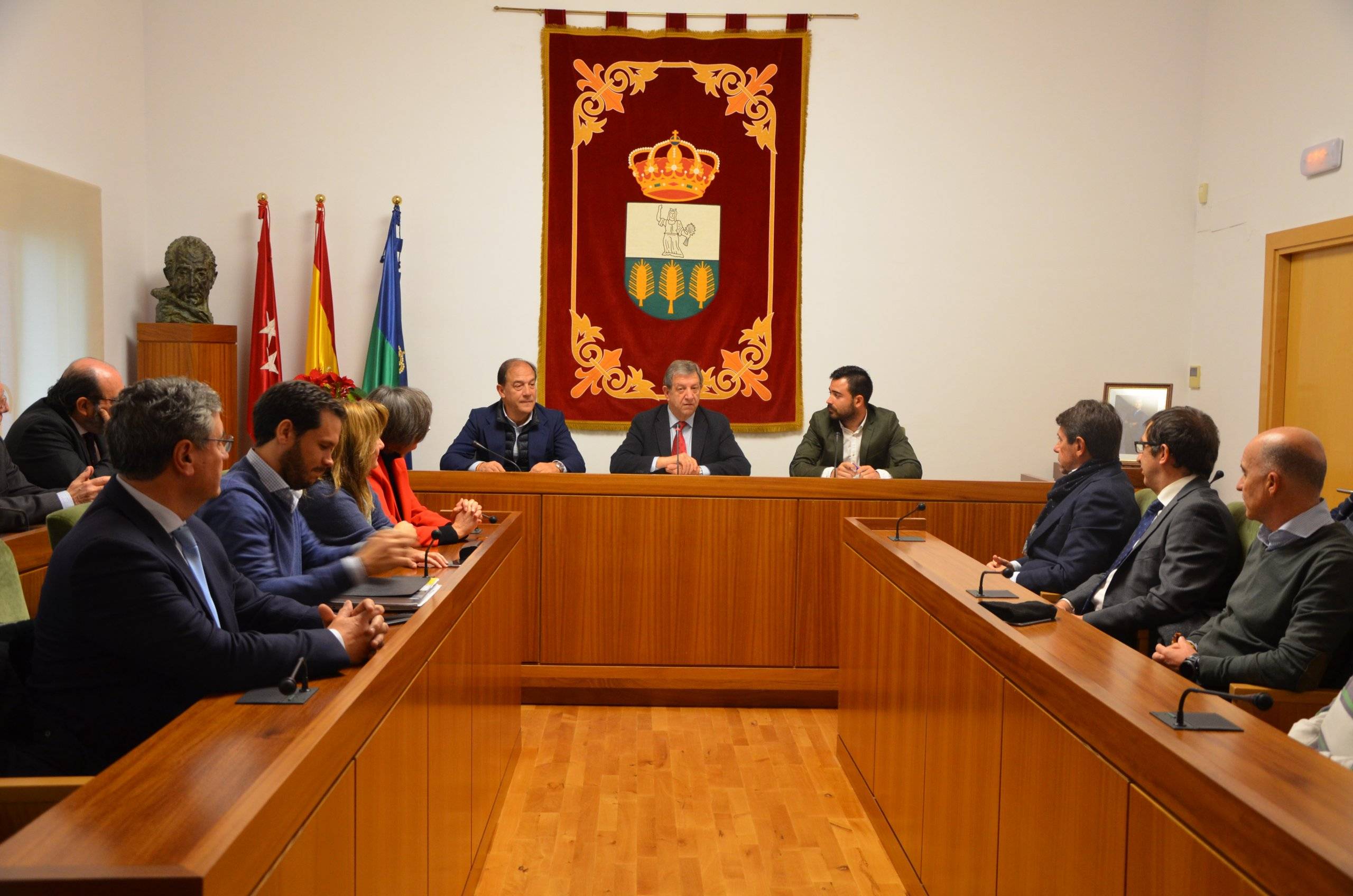 El acto de entrega ha tenido lugar en el Salón de Plenos del Ayuntamiento.