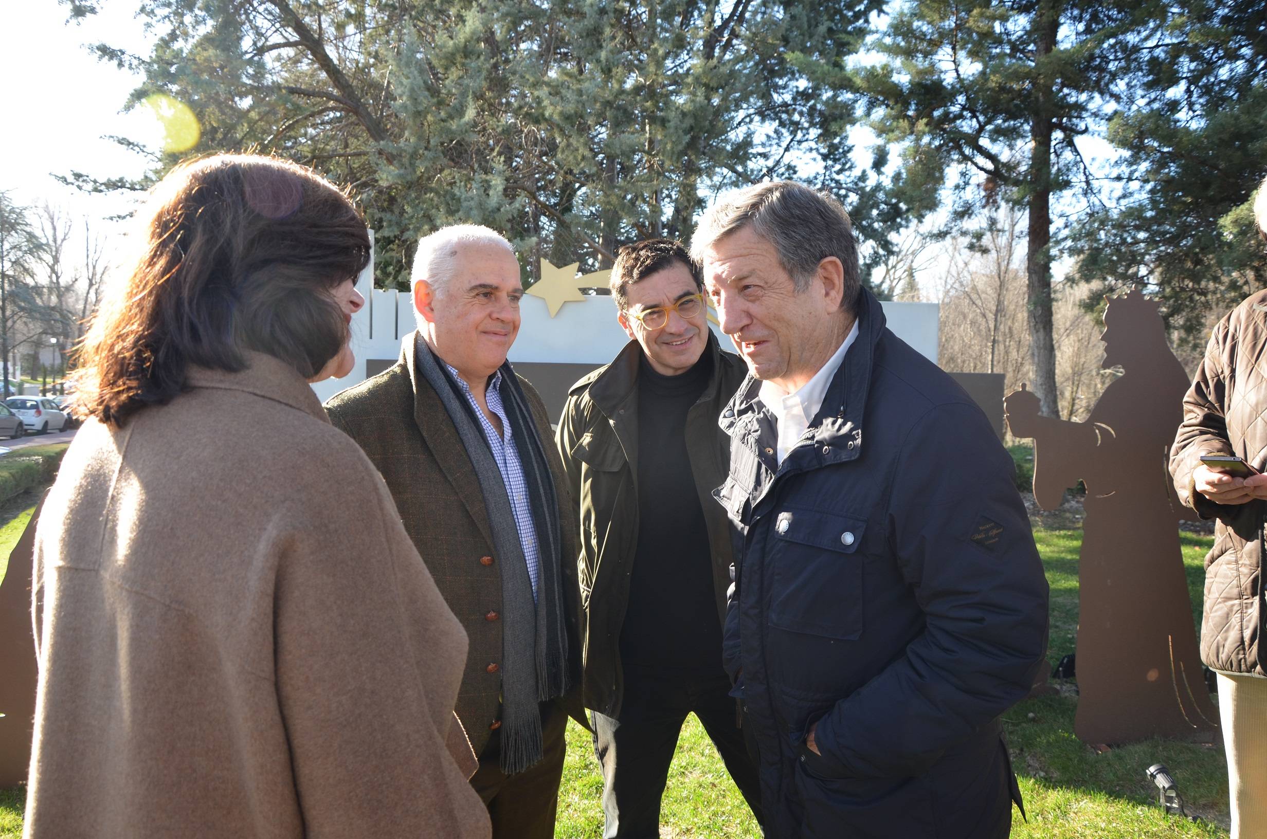 Asistentes al acto junto al regidor villanovense.