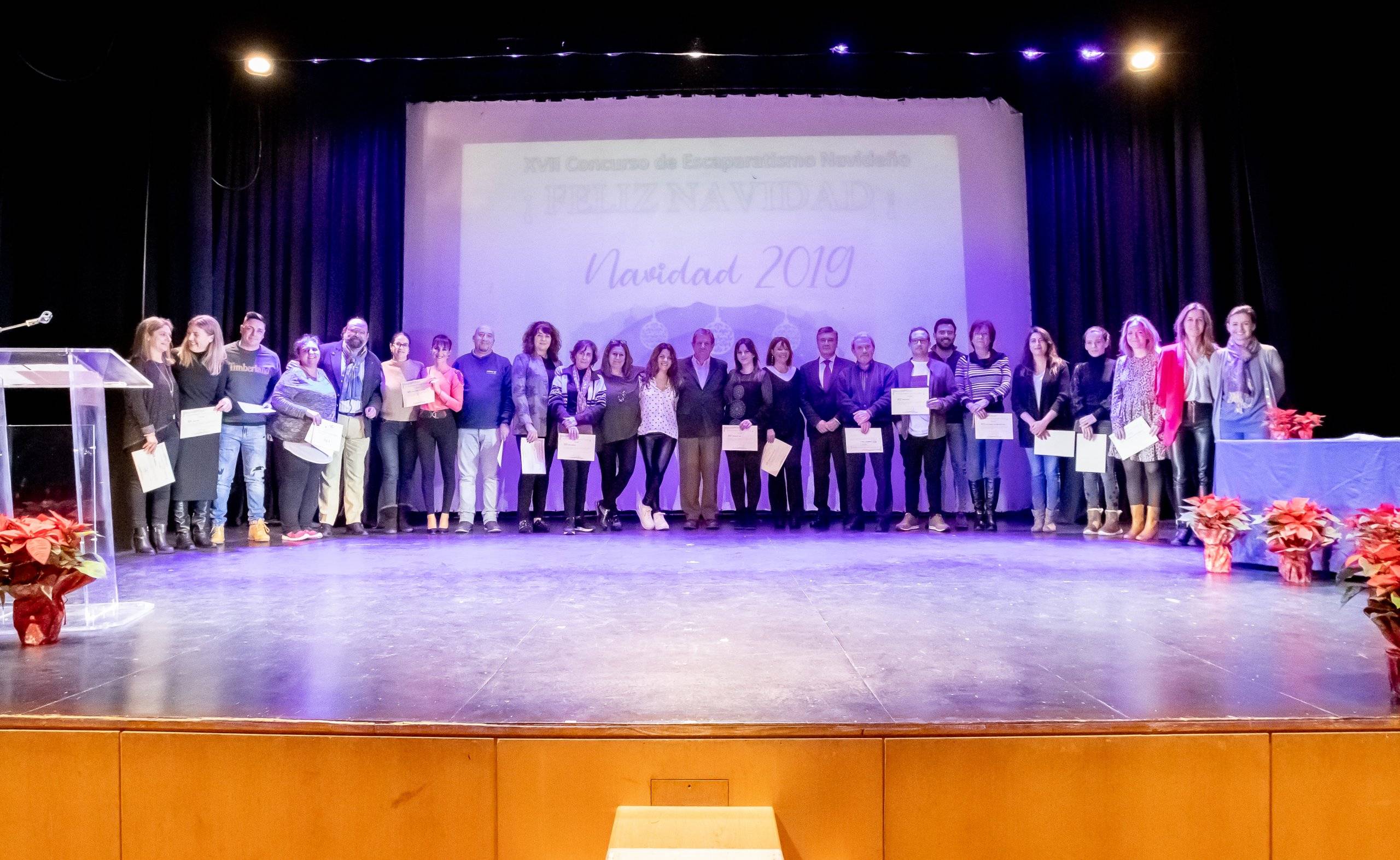 Foto de familia de la entrega de premios del XVII Concurso de Escaparatismo Navideño.