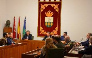 El alcalde y concejales en el pleno.