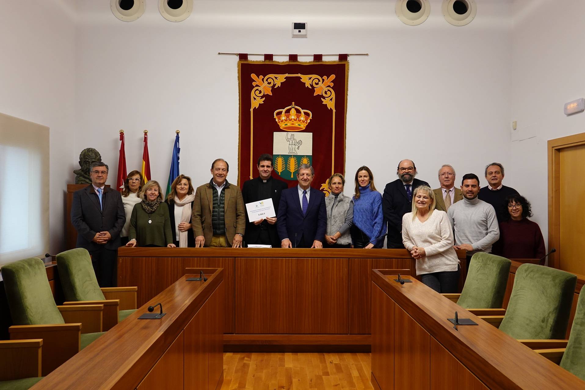 Foto de familia de todos los asistentes al acto.