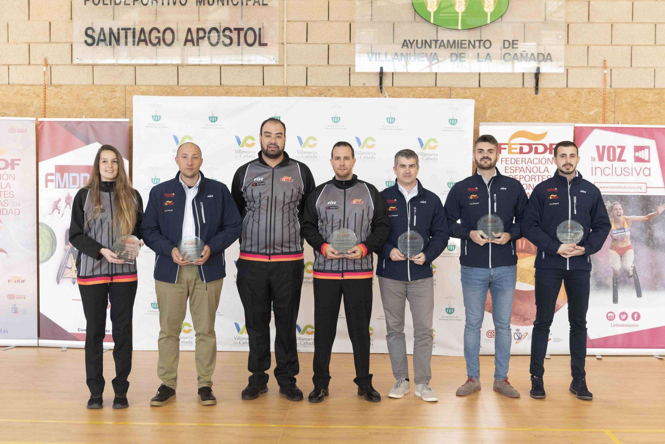 Foto de familia de los árbitros colaboradores en el campeonato.