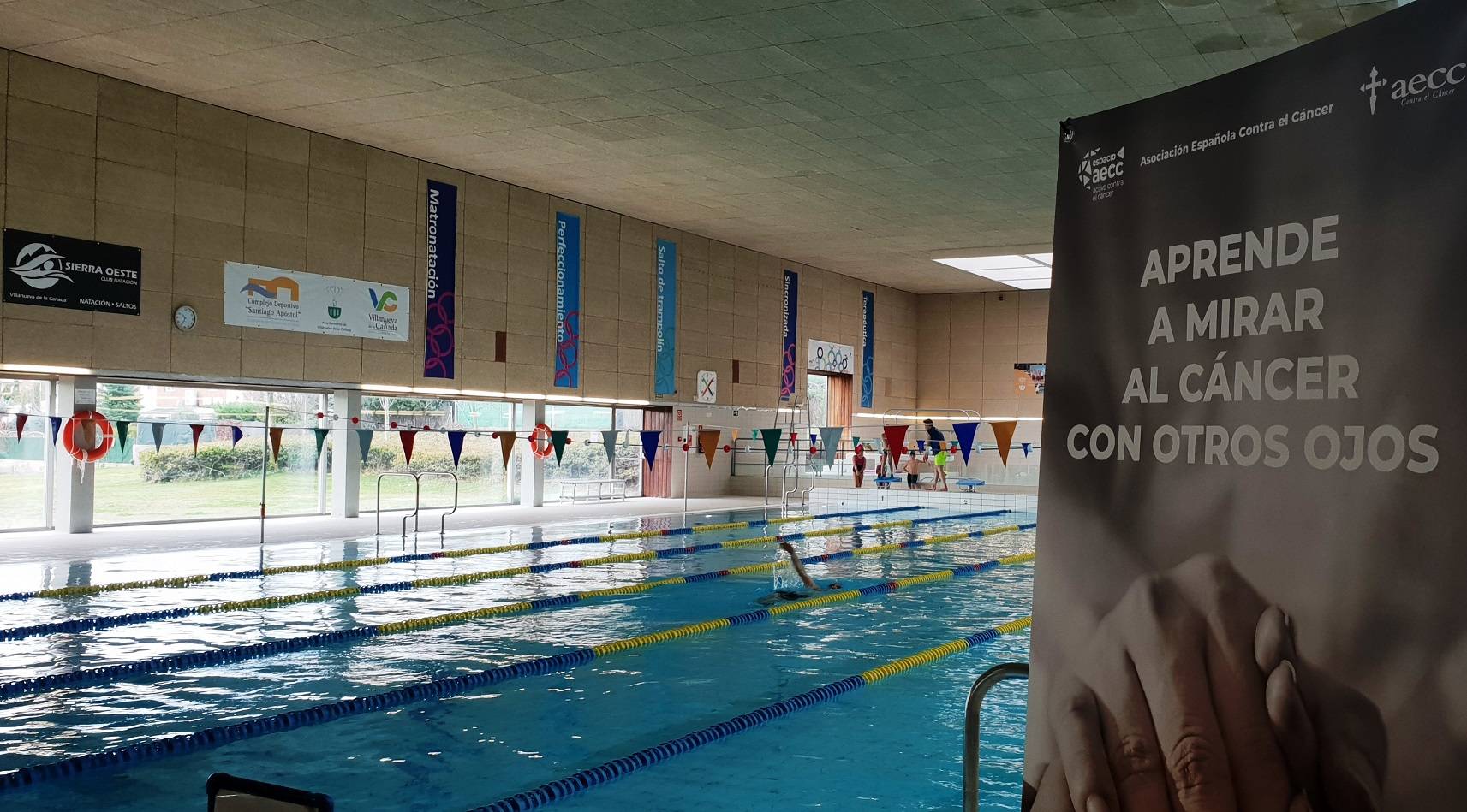 Imagen de la actividad de nado celebrada en la Piscina Municipal.