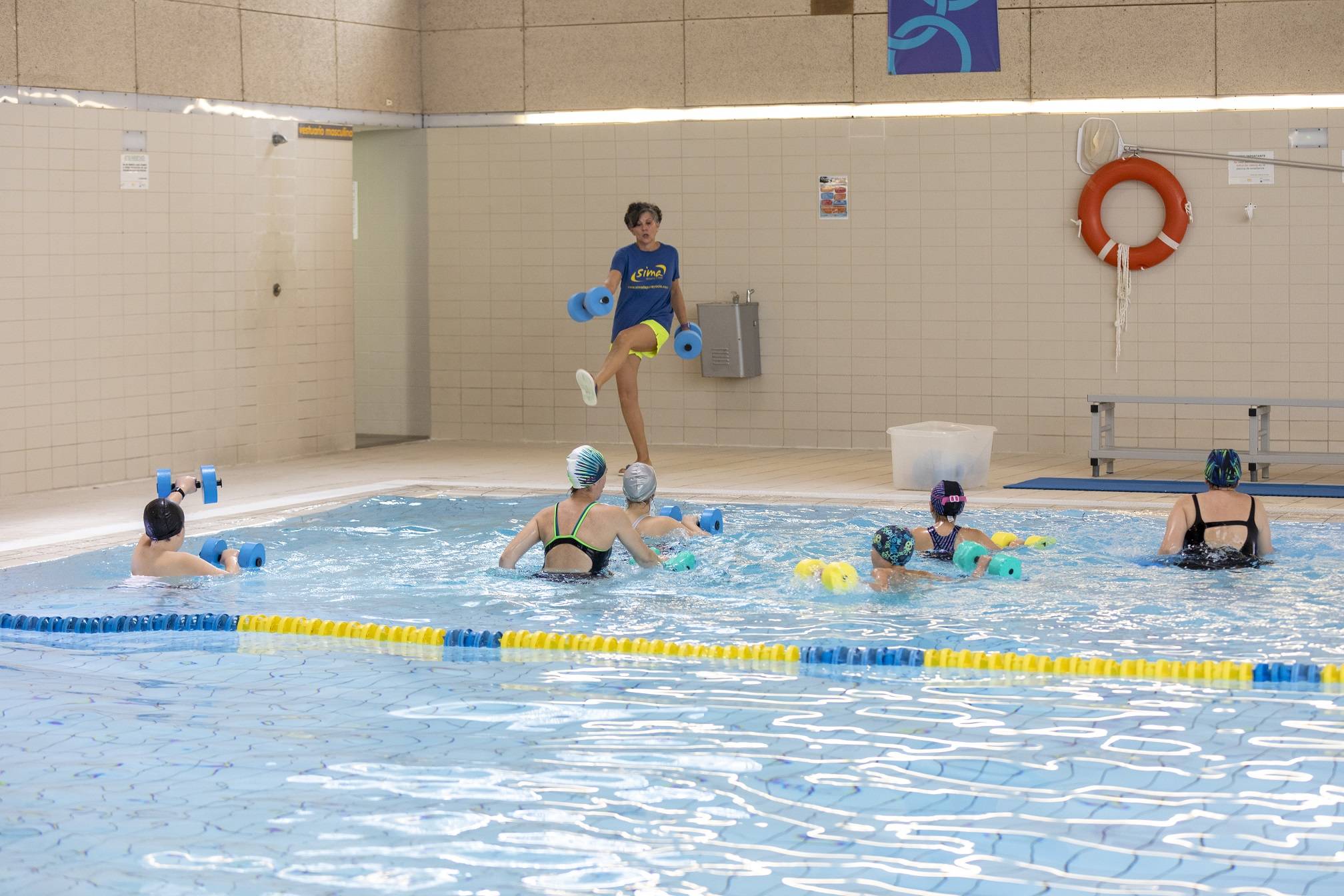 Imagen de la actividad de aquafitness celebrada en la Piscina Municipal.