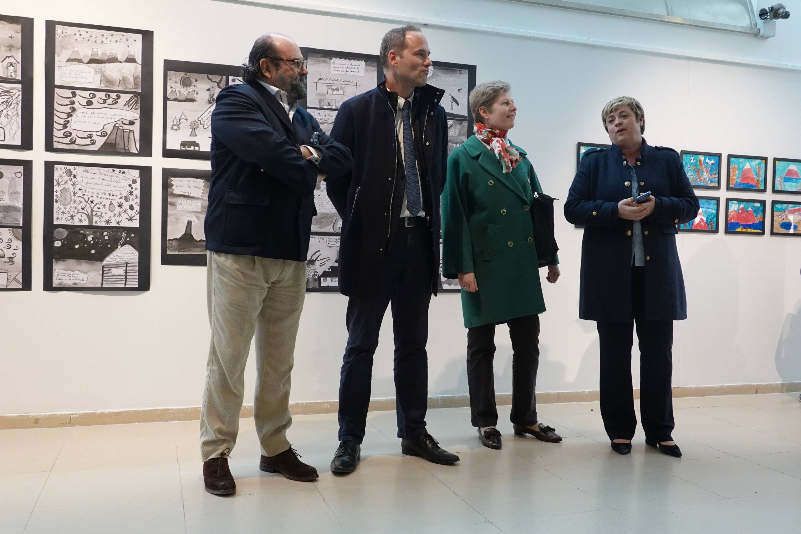 El concejal de Cultura, Jesús Fernando Agudo Sánchez, junto a personal docente del centro.