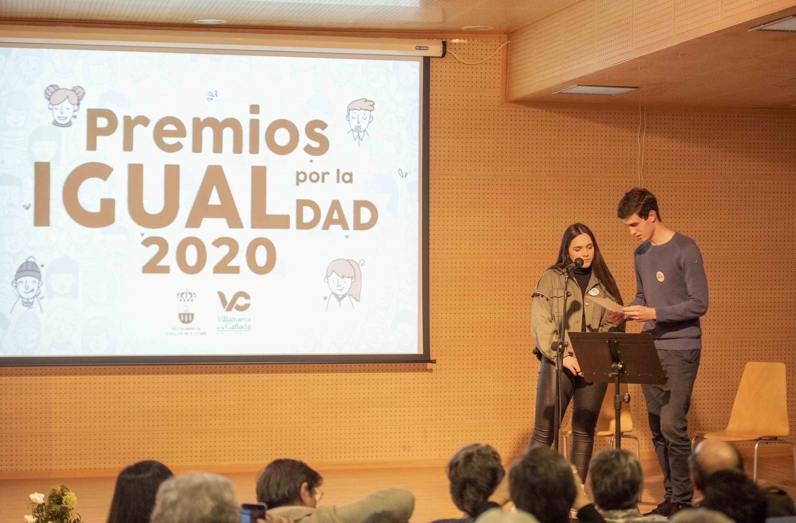 Alumnos de la EMMD leyendo la Declaración Institucional de la FEMP.