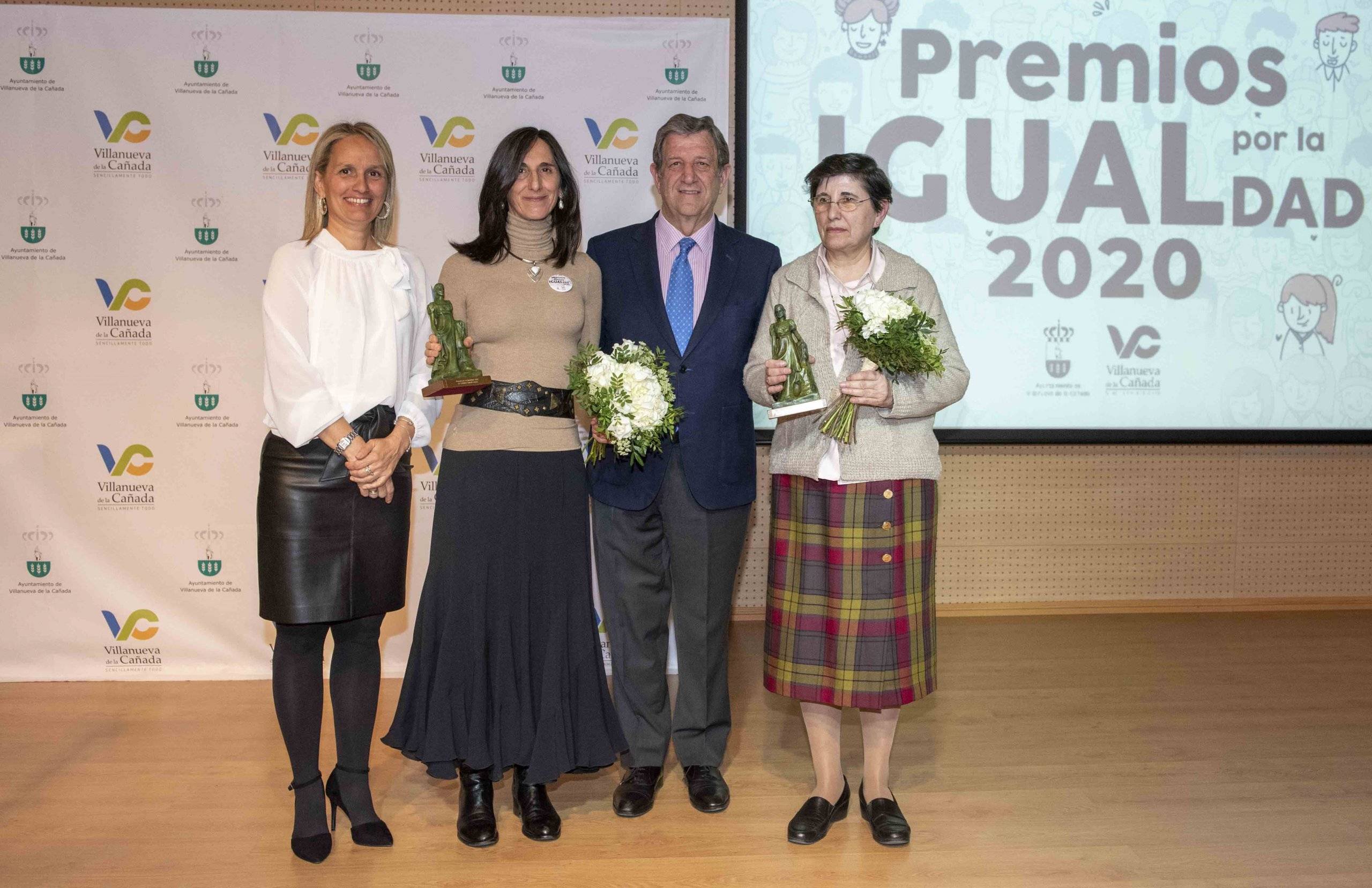 El alcalde, Luis Partida, y la concejala de Servicios Sociales, Patricia Fernández, junto a la Dra. Cristina Galván y la Dtora. Gral. de la Fundación Esolapias Montal, Pilar Berengena Romero.