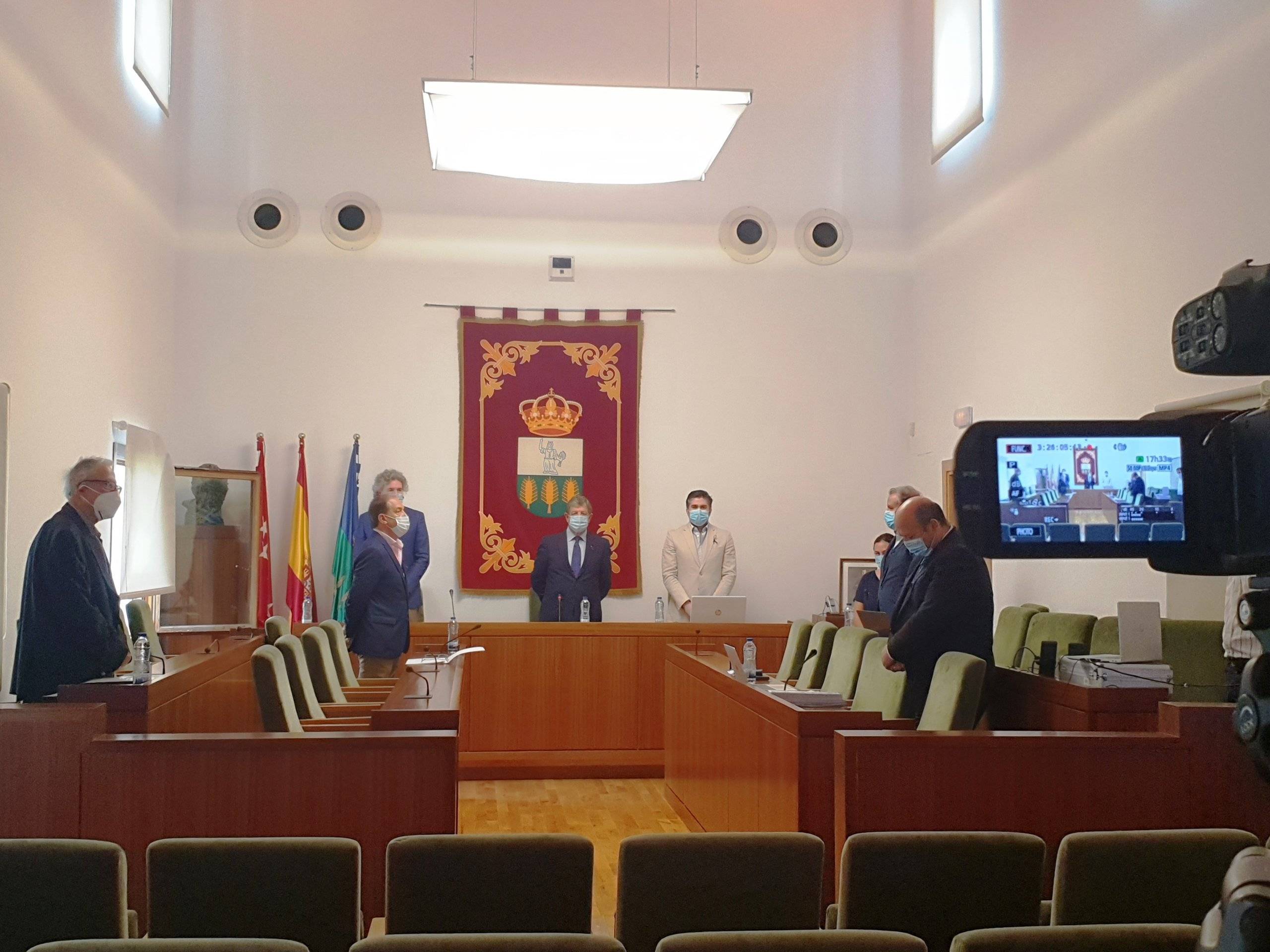 Minuto de silencio en el pleno.