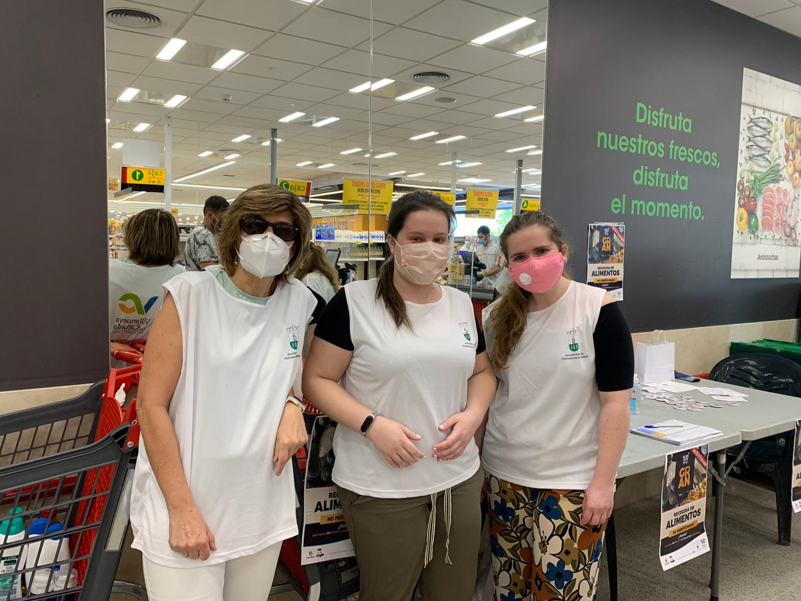 Voluntarias de la recogida en uno de los supermercados.