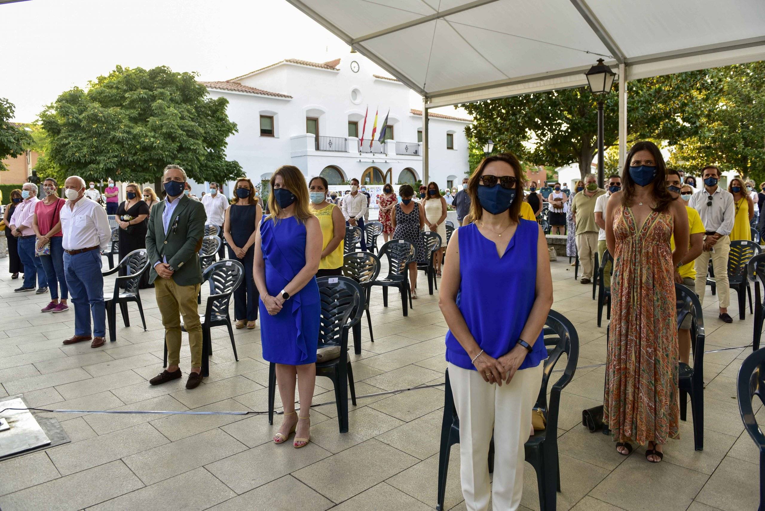 Imagen del minuto de silencio en homenaje y recuerdo de las víctimas del coronavirus.