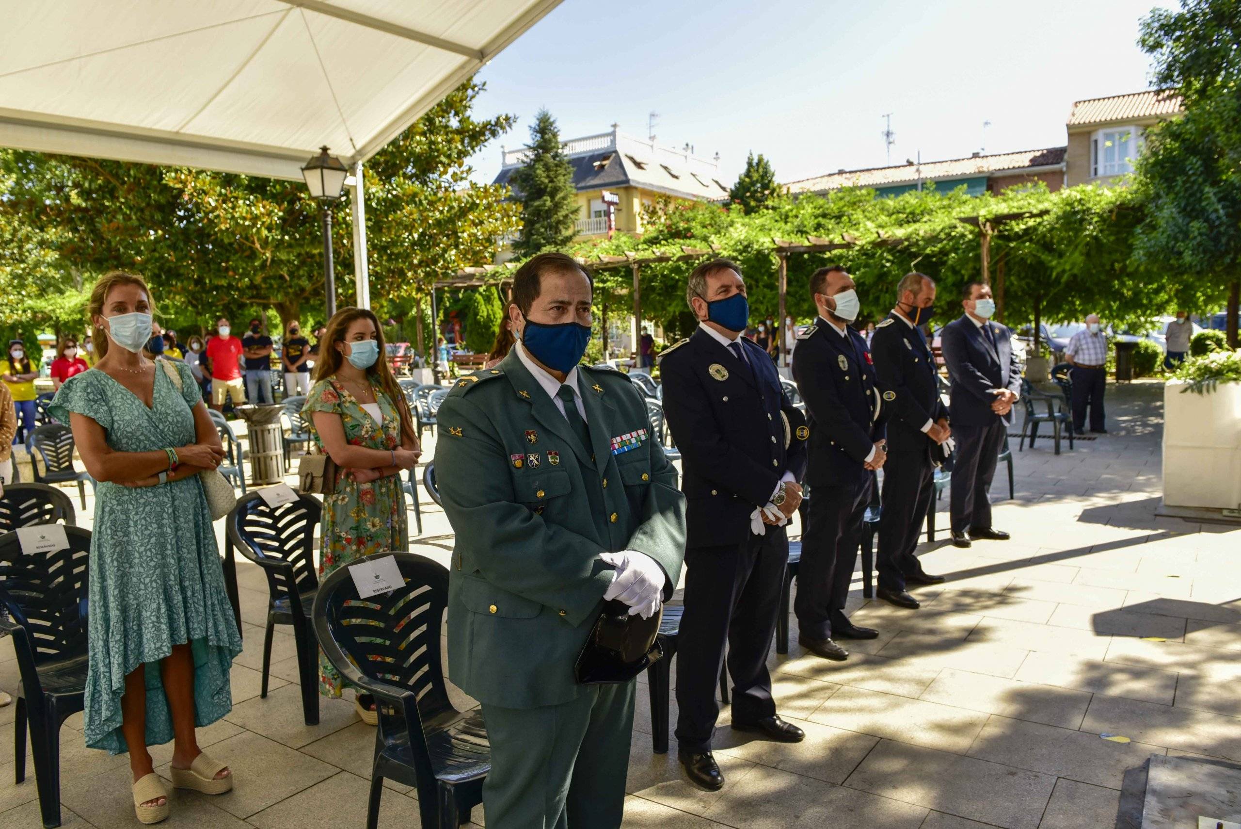 Miembros de la Policía Local y Guardia Civil entre los asistentes a la celebración.