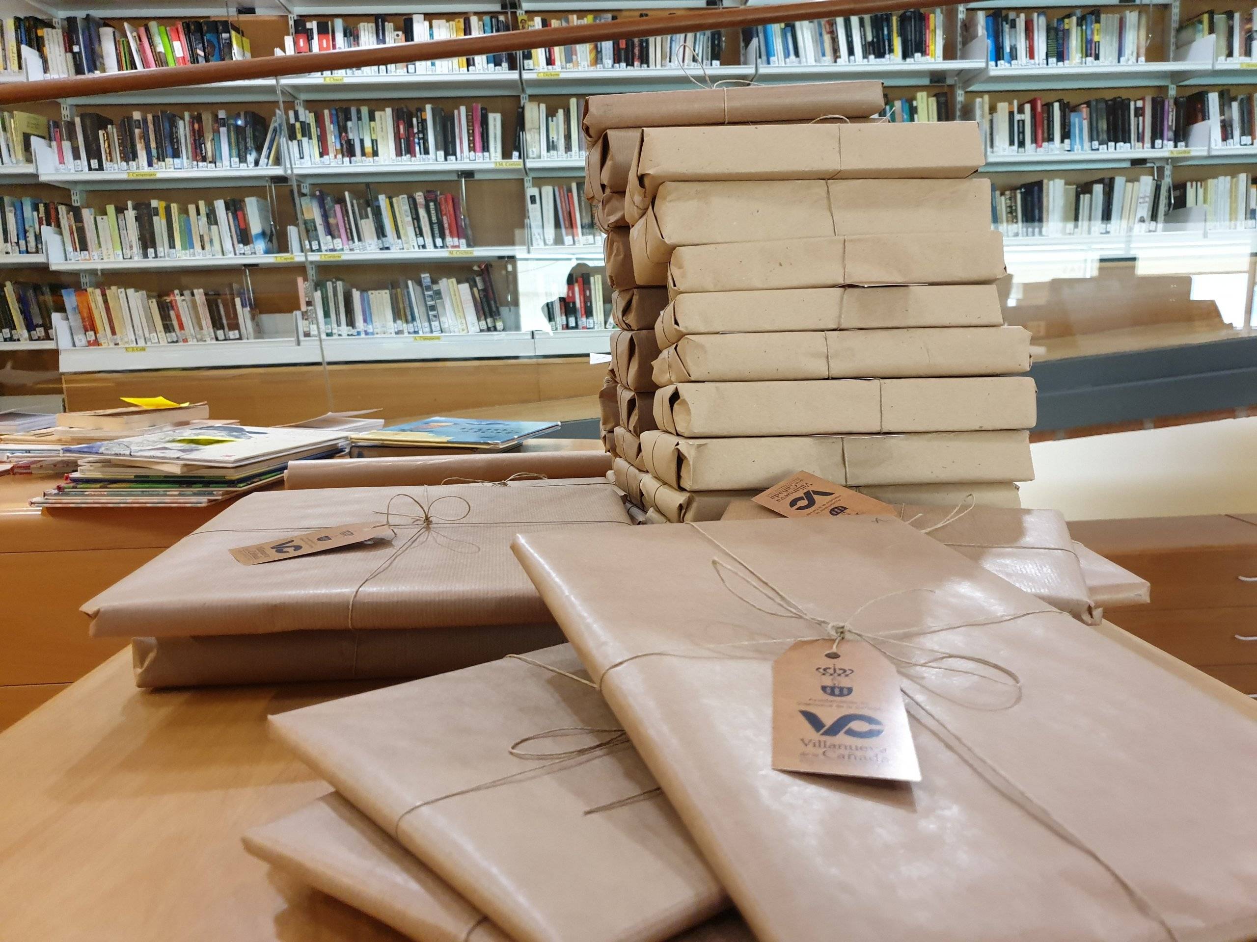 Libros sorpresa para celebrar el Día de la Biblioteca.