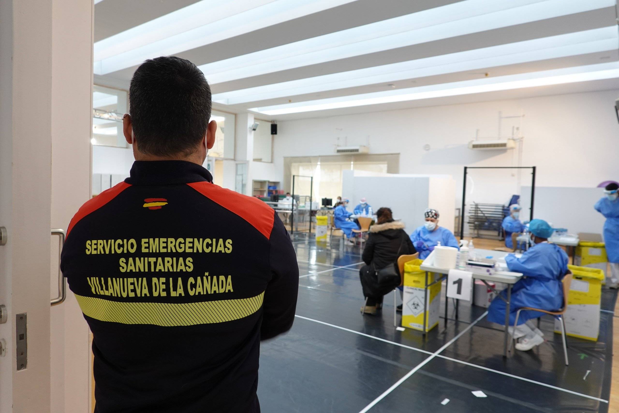 Miembros del Servicio de Emergencias Sanitarias también han estado presentes durante las pruebas.