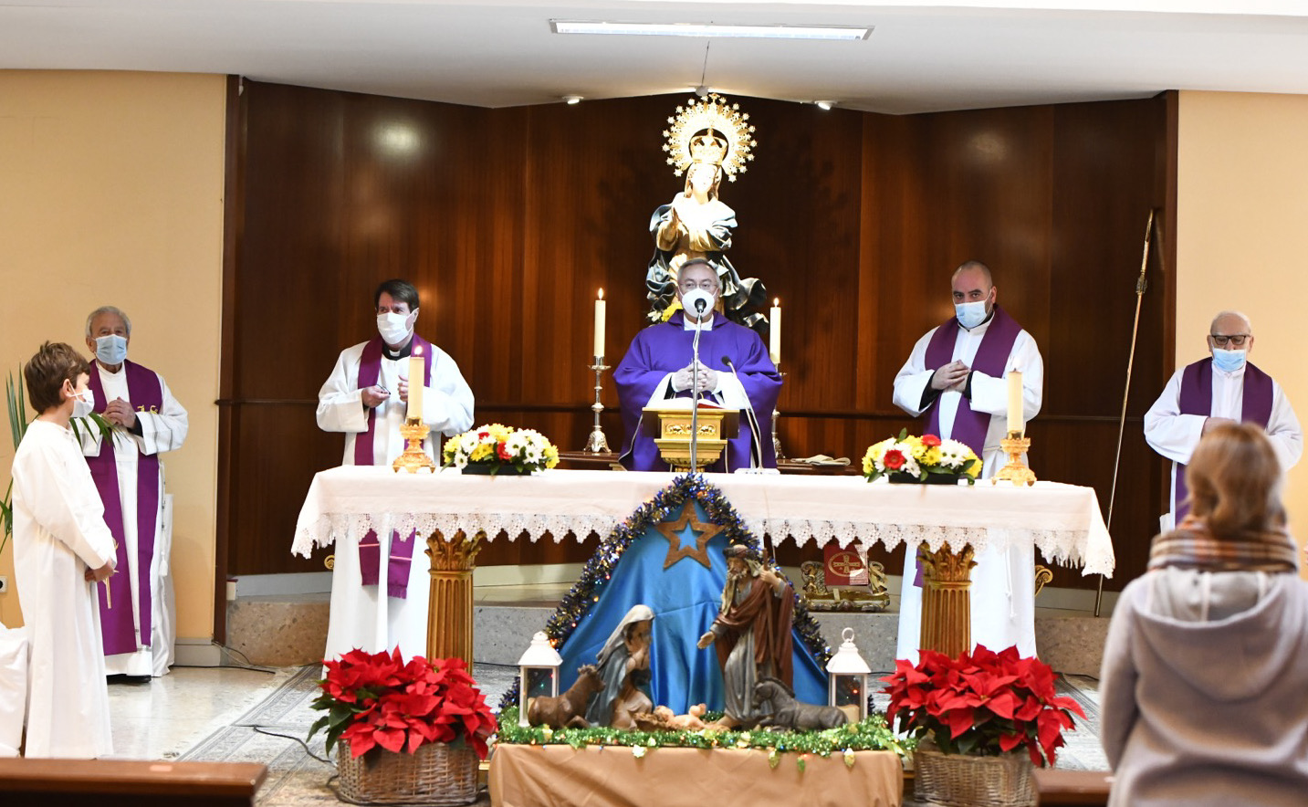 Momento de la misa con motivo del 25.º aniversario de la construcción de la parroquia Sta. M.ª Soledad Torres Acosta.