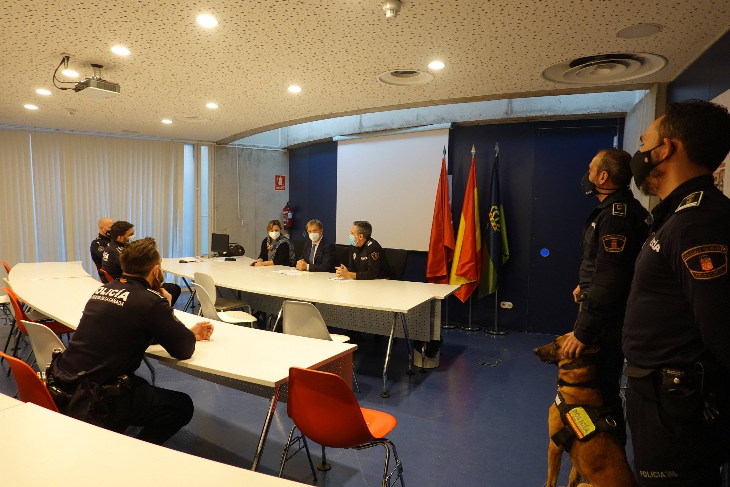 Acto de entrega de cartas de reconocimiento a miembros de Policía Local.