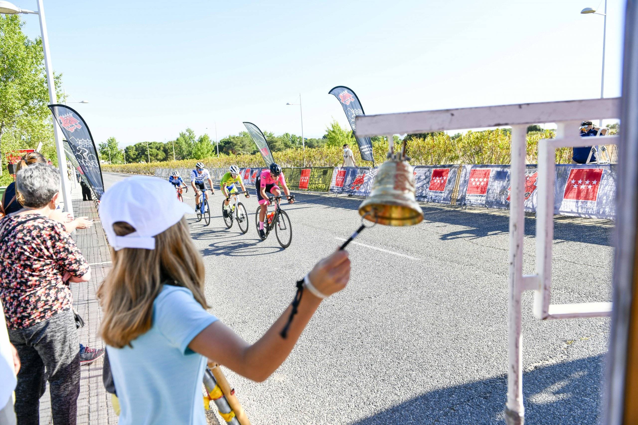 Toque de campana durante la carrera.