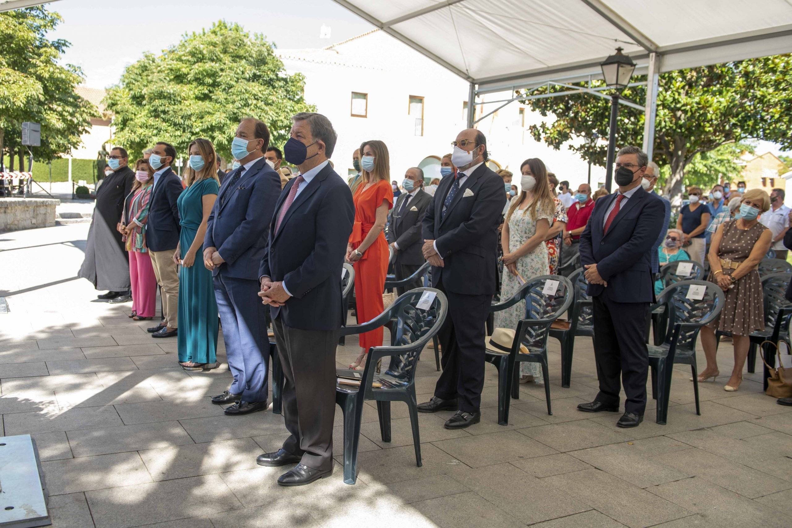 Alcalde y concejales durante la misa.