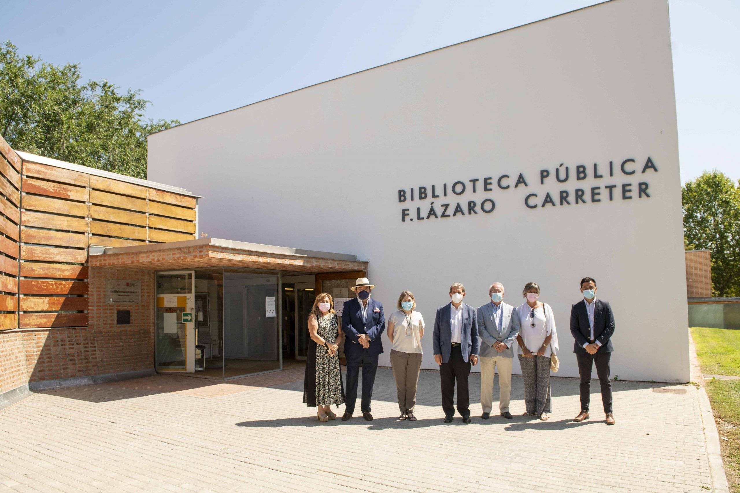 El alcalde y la consejera Cultura, Turismo y Deporte de la Comunidad de Madrid, junto a miembros de la Corporación Municipal.