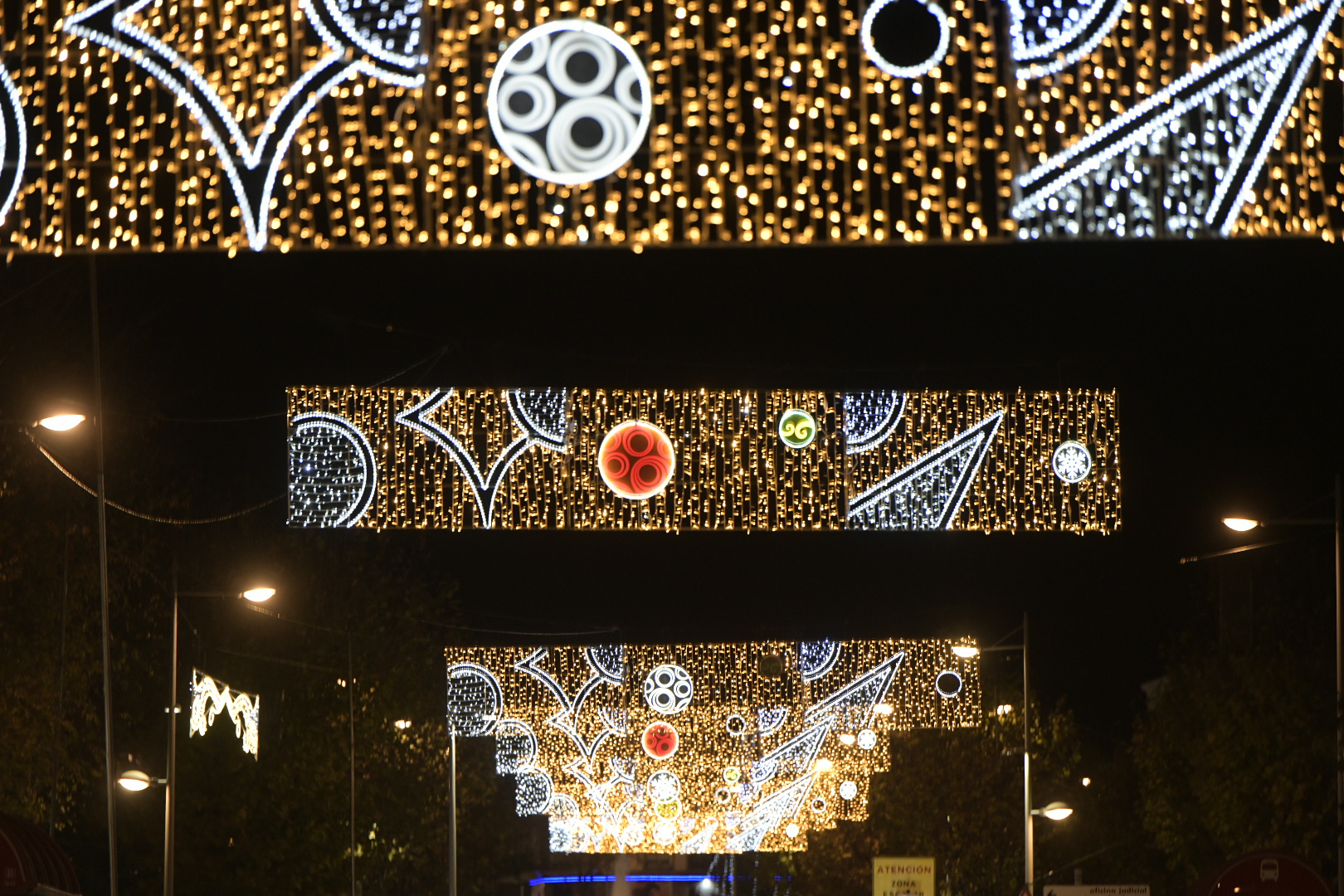 Adornos en calle Cristo.