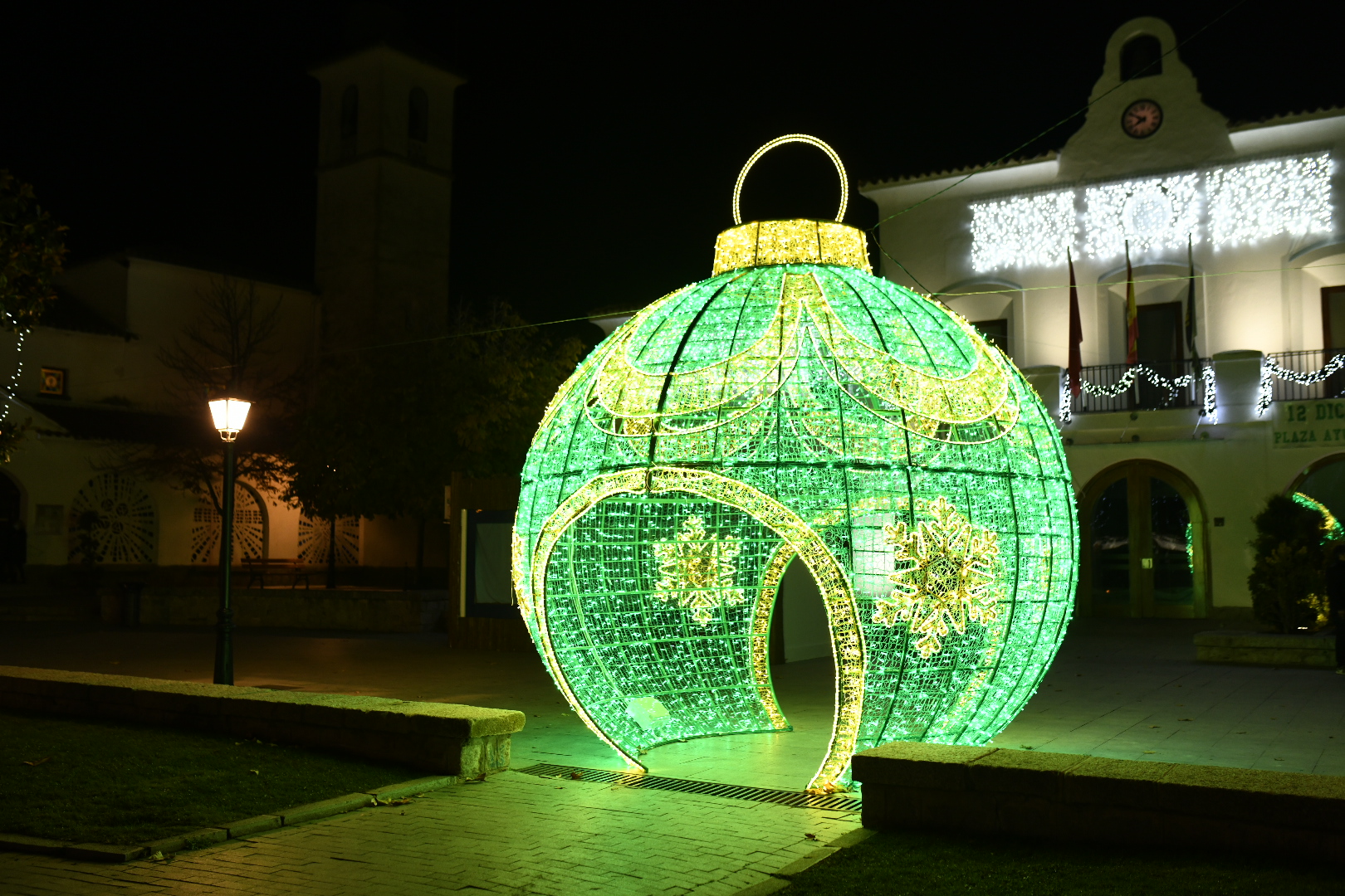 Bola de luz en la plaza de España.