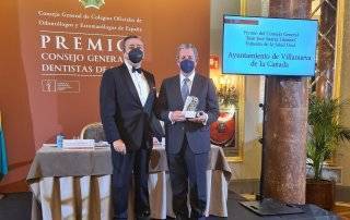 El alcalde, Luis Partida, junto al presidente del Colegio de Dentistas de España, Óscar Castro Reino.(Foto: CNSJDentistas)
