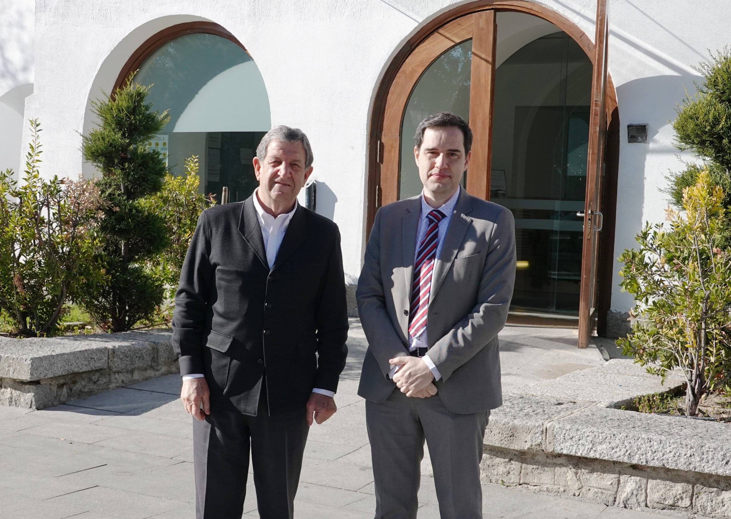 El alcalde, Luis Partida, y el subdirector general de Programas de Innovación y Formación del profesorado, David Cervera.