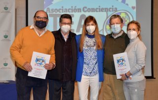 Autoridades locales y responsables de la Asociación Conciencia TEA.