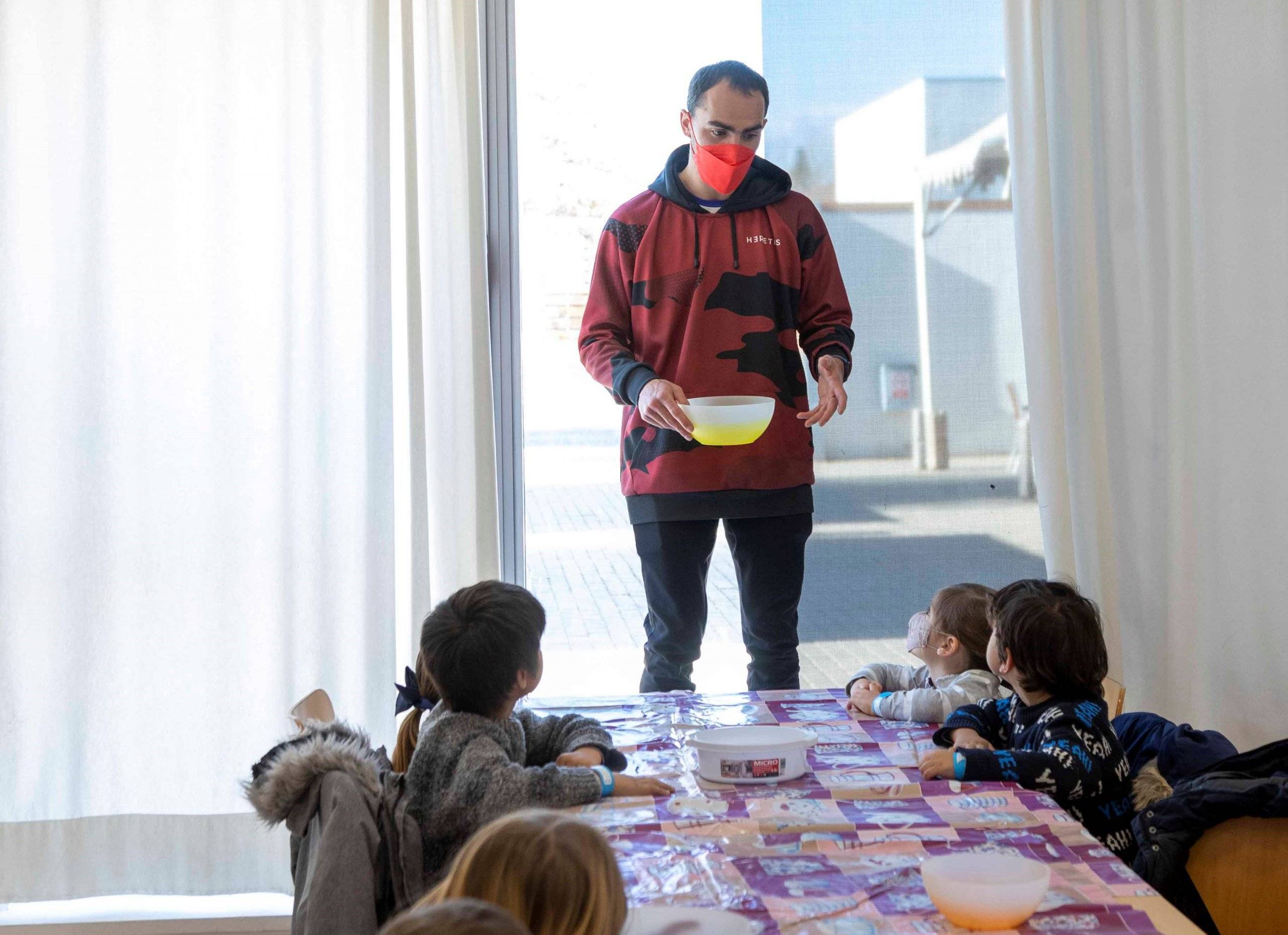 Uno de los talleres de ocio inclusivo organizado en el C.C. La Despernada con motivo del Día Mundial de Concienciación sobre el Autismo.