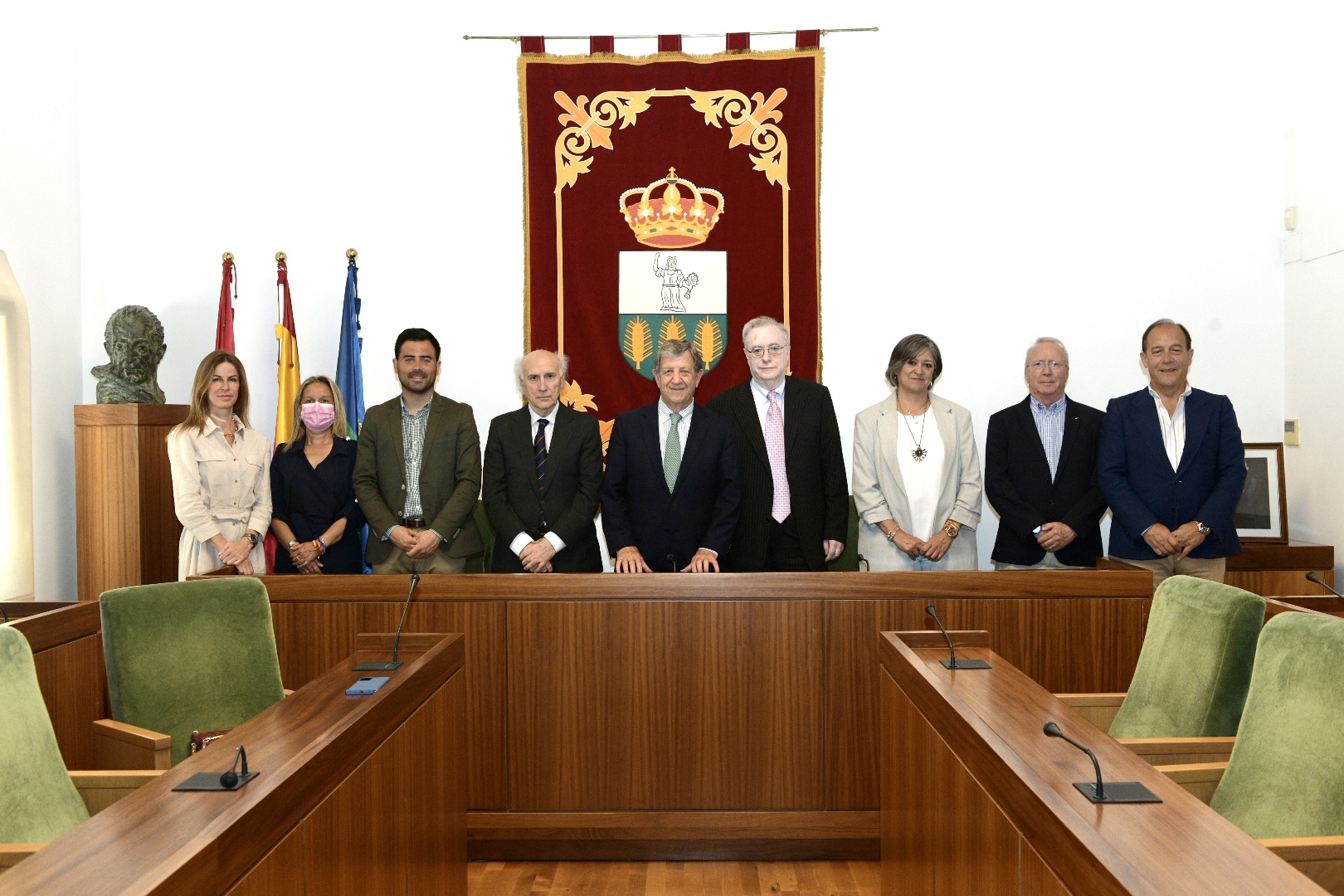 Foto de familia de la recepción del científico Anthony Carro.