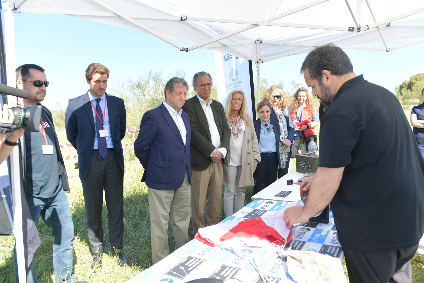 El alcalde, Luis Partida, el consejero de Educación, Enrique Ossorio, y autoridades en la final regional del Proyecto CanSat.