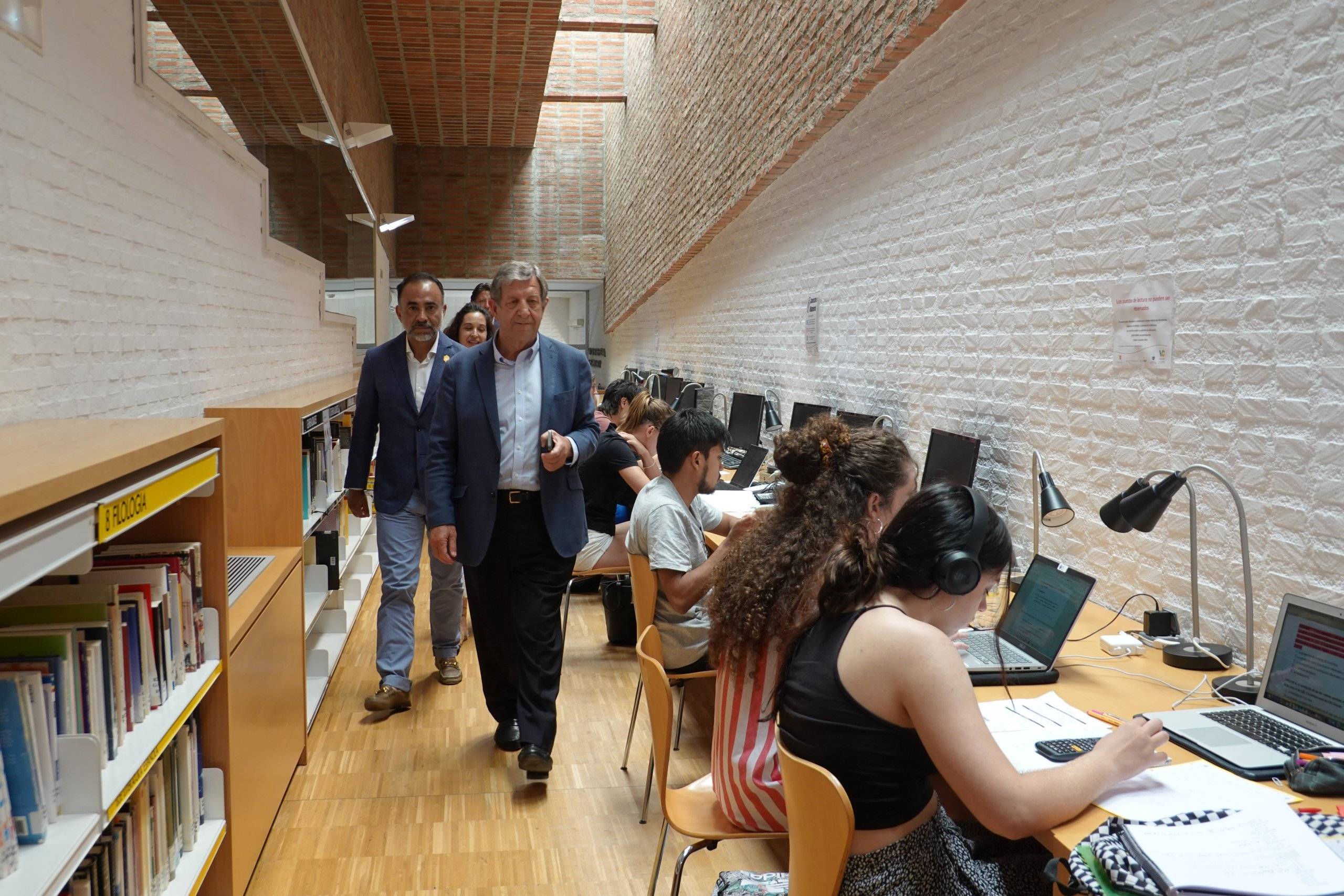 Visita a la Biblioteca Municipal F. Lázaro Carreter.