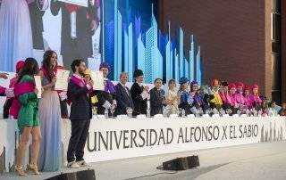 El alcalde, Luis Partida, en la mesa presidencial del acto de graduación de la UAX.