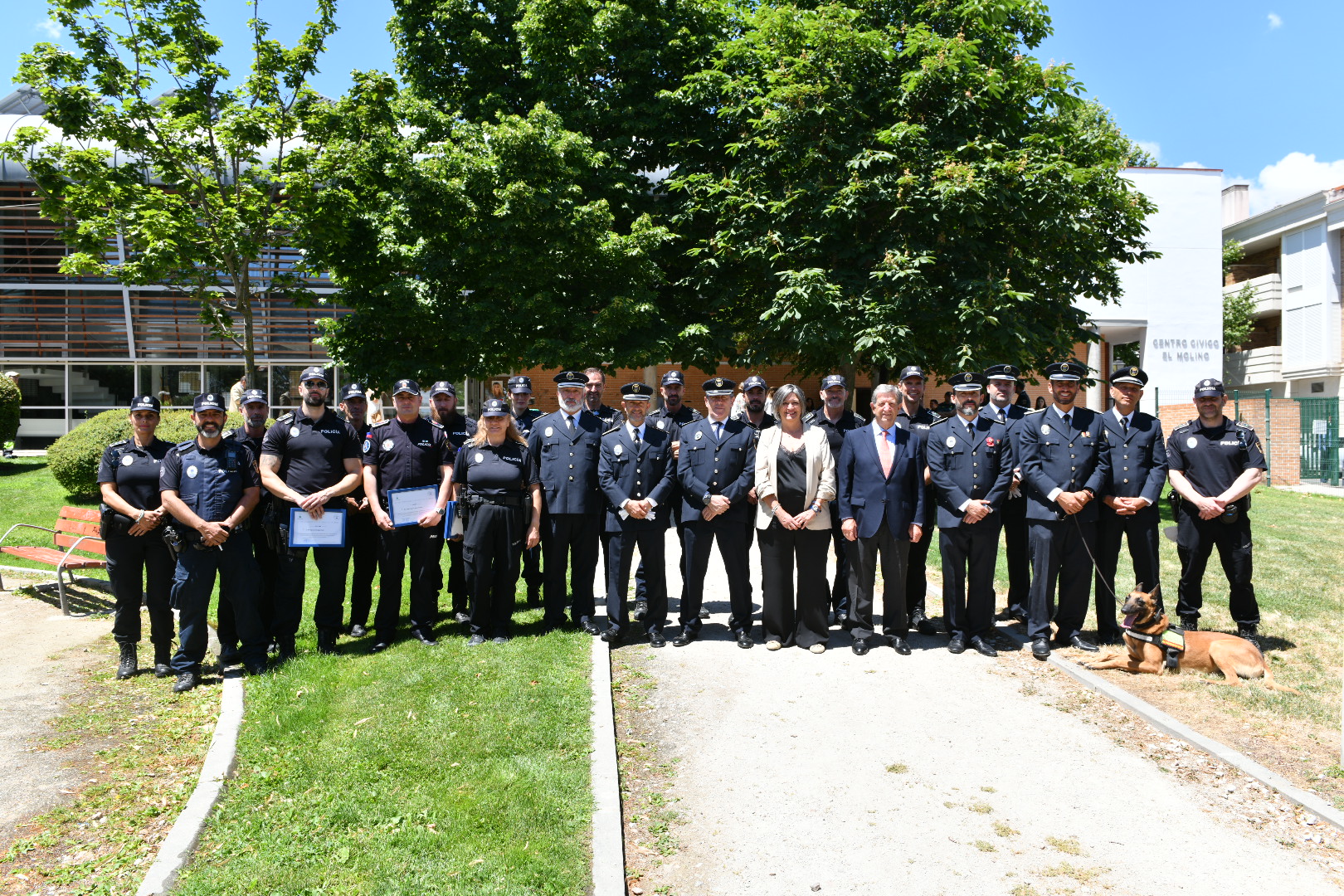 Foto de familia del acto de celebración del patrón de Policía Local.