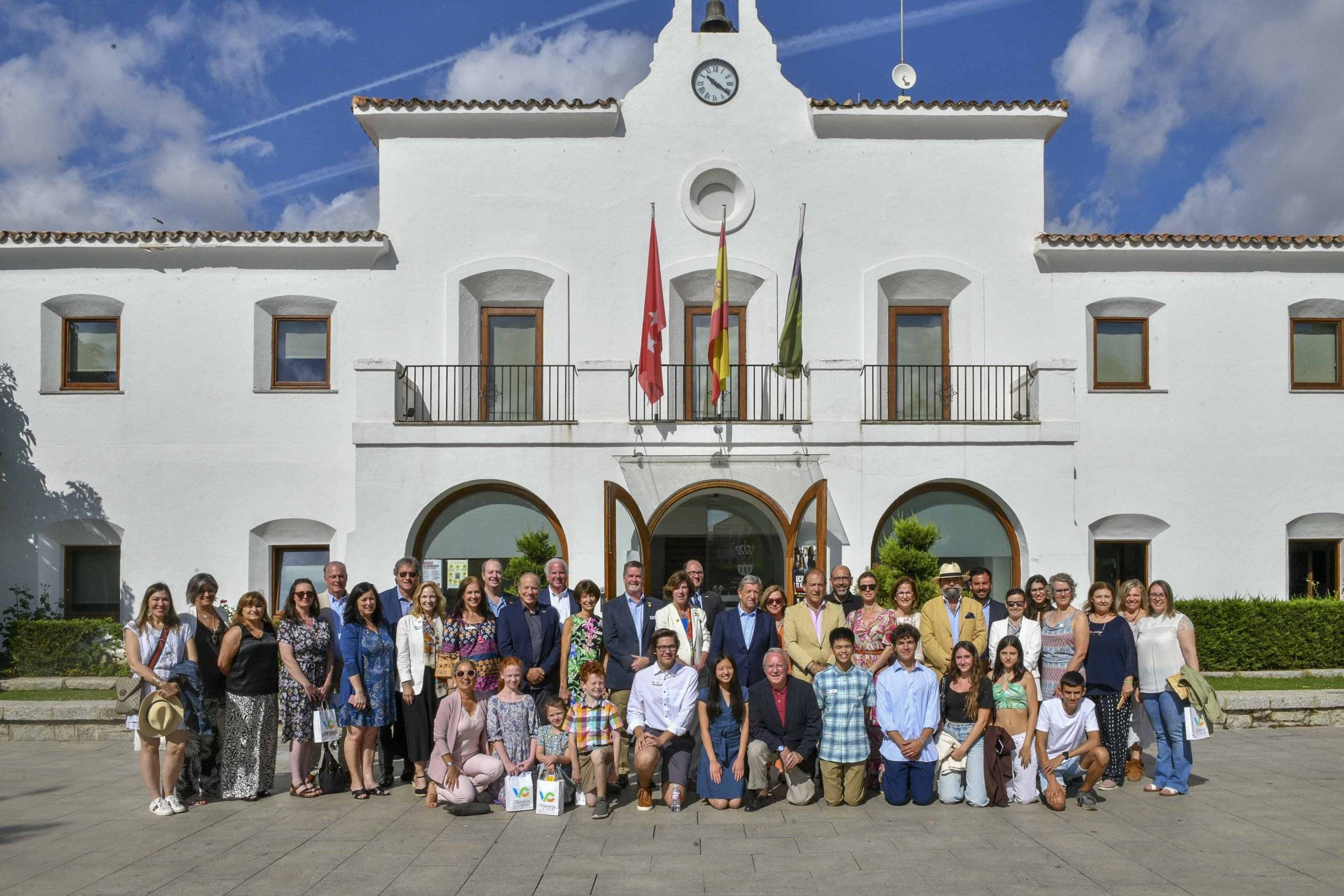 Foto de familia de la visita de la delegación de La Cañada Flintridge.