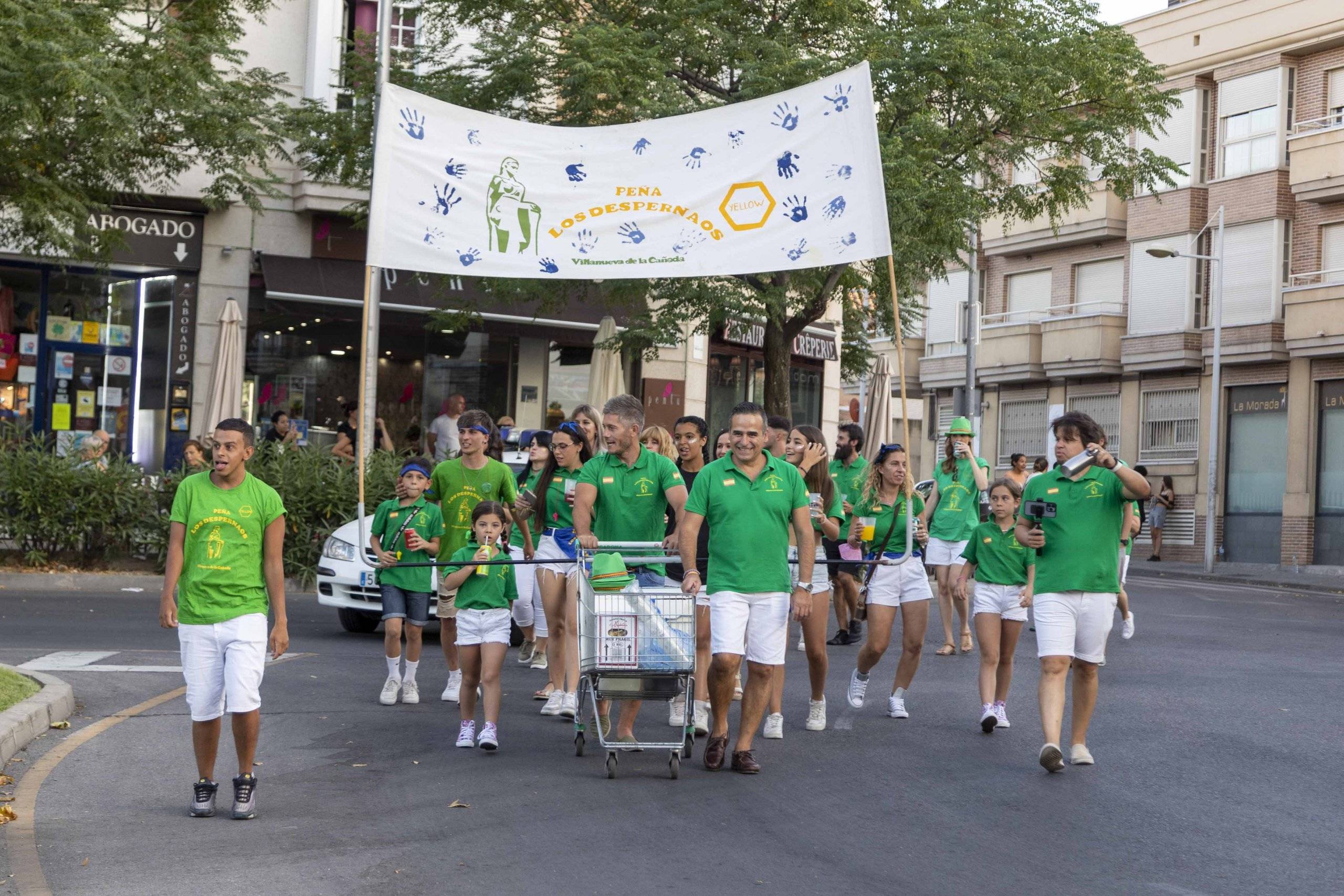 Desfile de peñas de Los Despernaos.