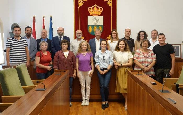 Foto de familia de la visita al municipio del grupo de profesores de Ankara.