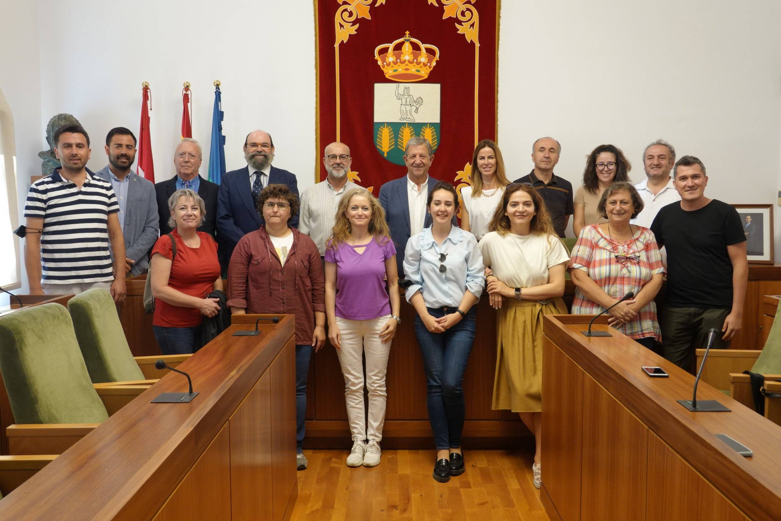 Foto de familia de la visita al municipio del grupo de profesores de Ankara.