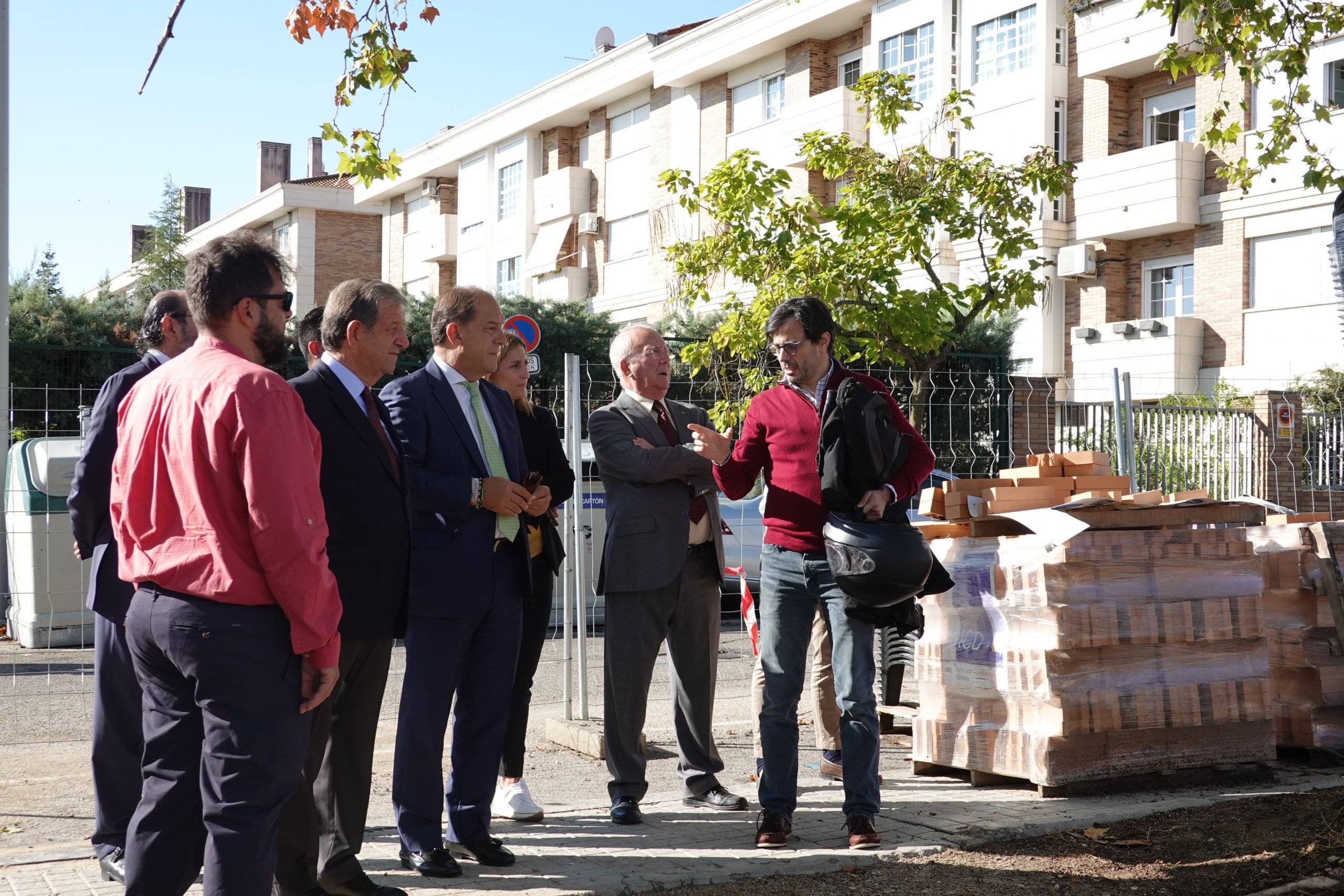 Alcalde, concejales y técnicos durante la visita de obras.