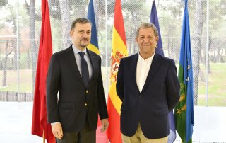 El alcalde, Luis Partida, junto al embajador de Rumanía en España, George Bologan.