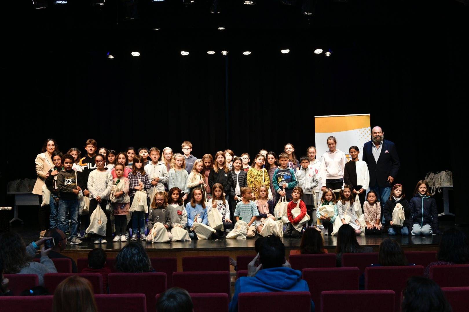 Foto de familia de la entrega de premios Pasaporte lector.