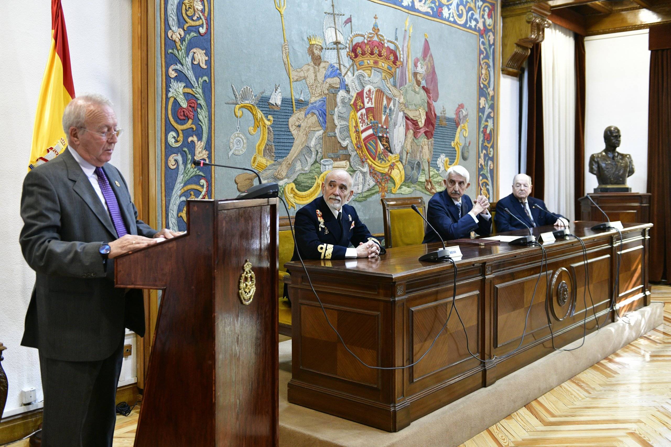 El concejal de Hermanamientos, Manuel Ayora, durante su intervención en el acto.