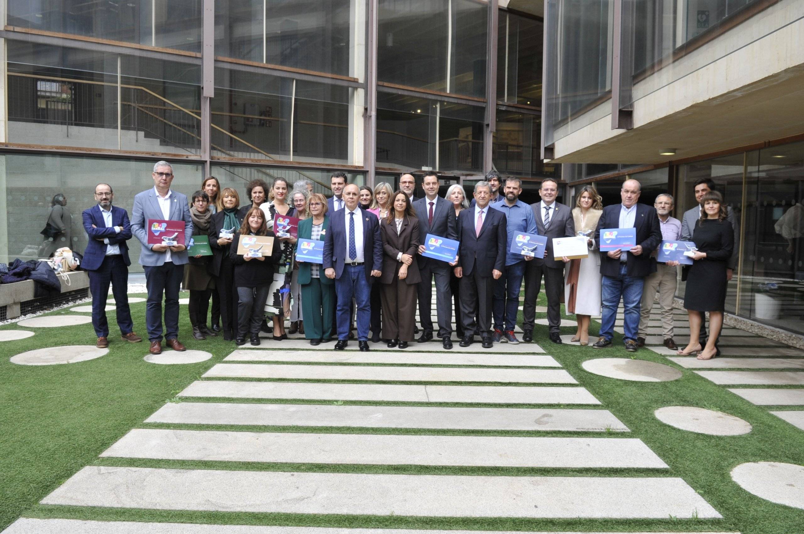 Foto de familia de la Asamblea de la RECS.