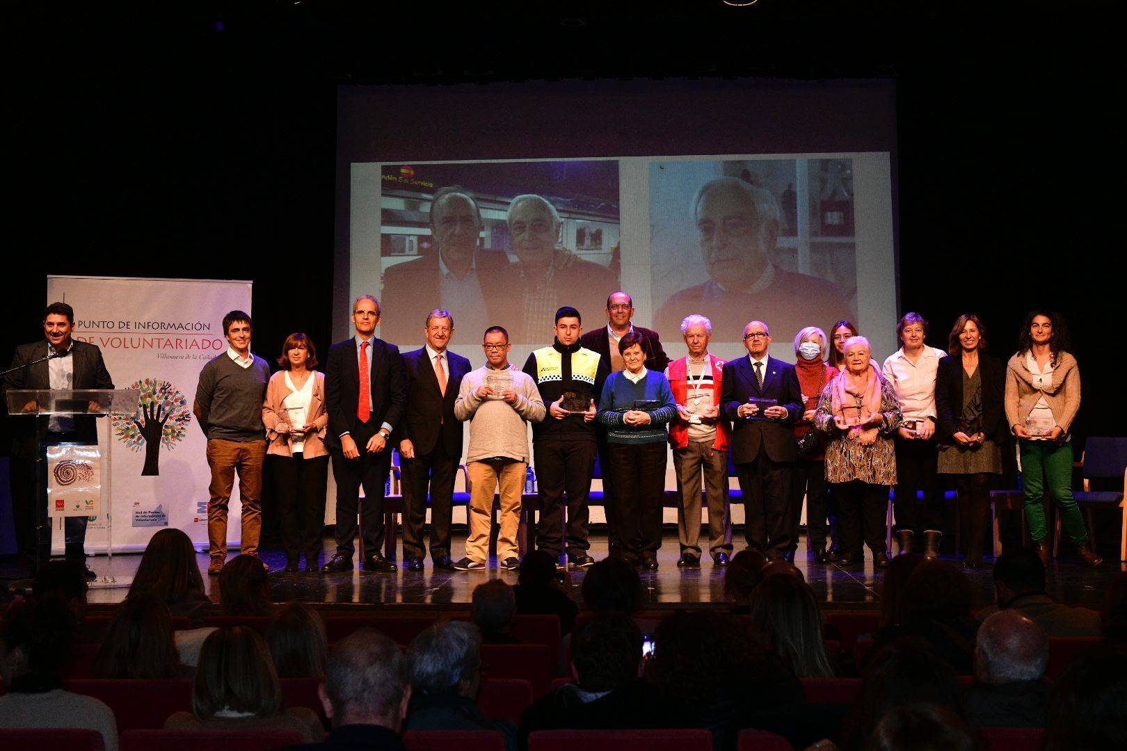 Foto de familia del acto del Día Internacional de los Voluntarios.