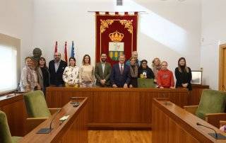 Foto de familia de la firma de convenio con la Fundación Jardines de España.