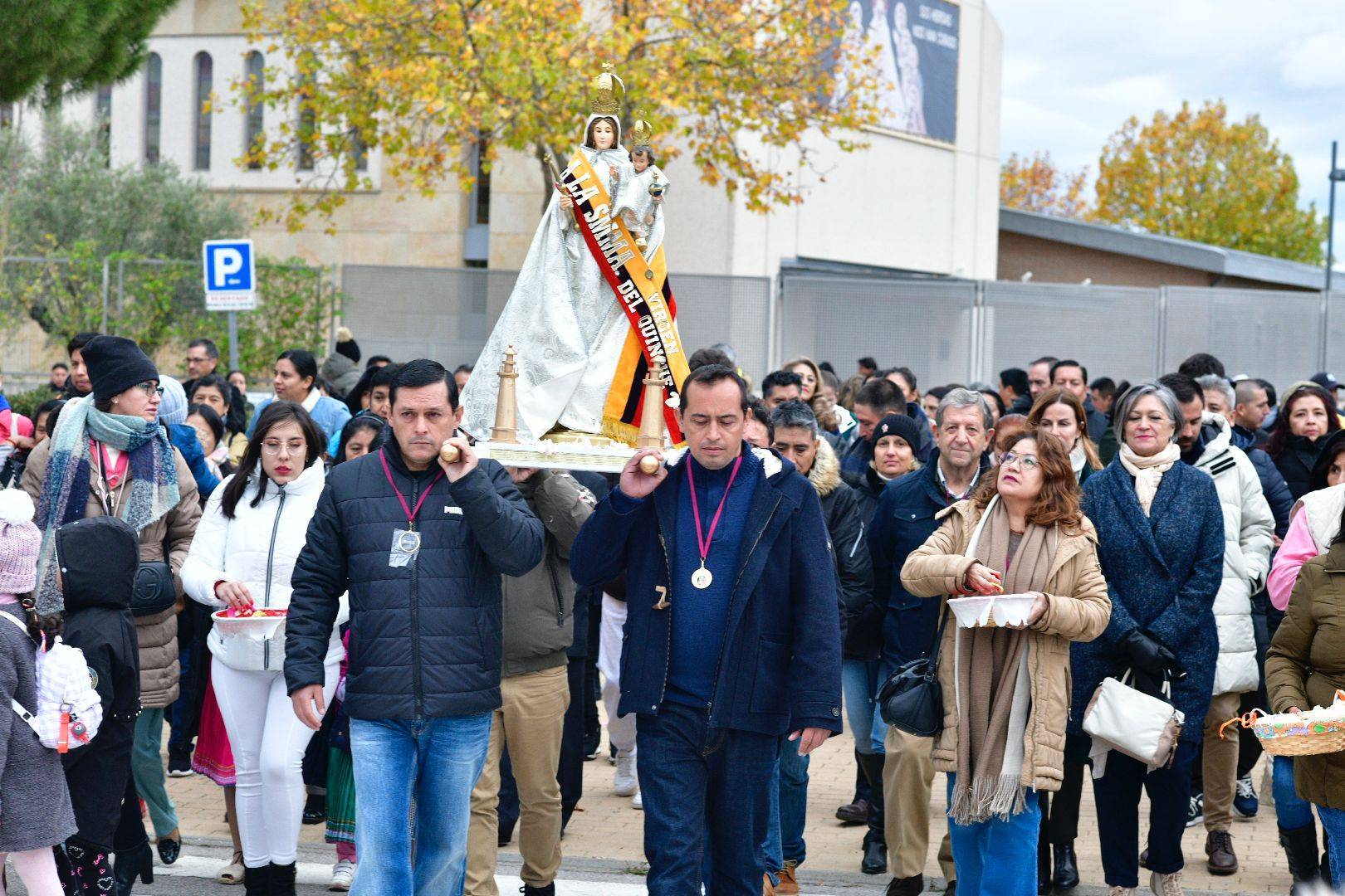 Procesión en honor a la Virgen del Quinche.