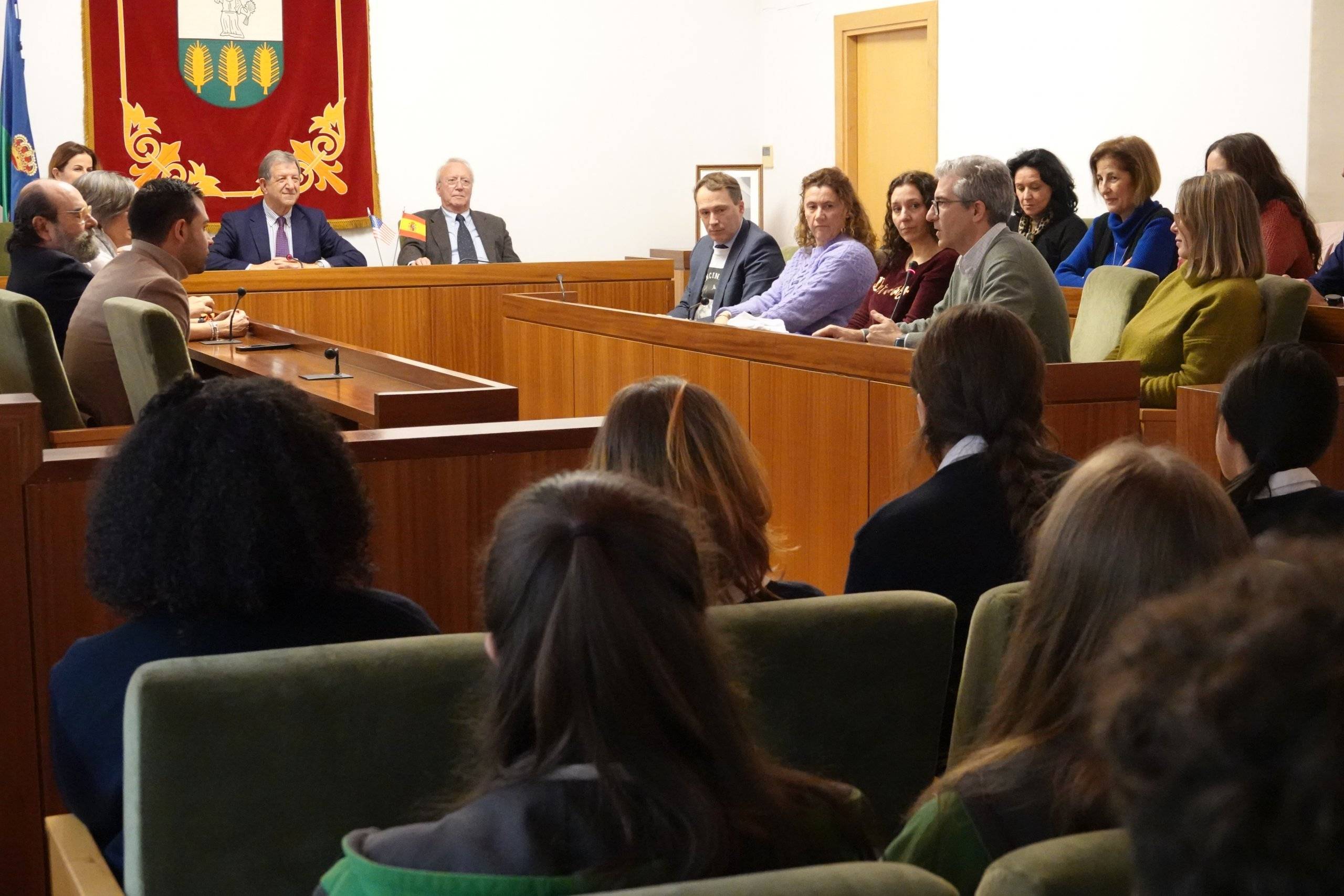 Intervención de uno de los profesores durante el acto.